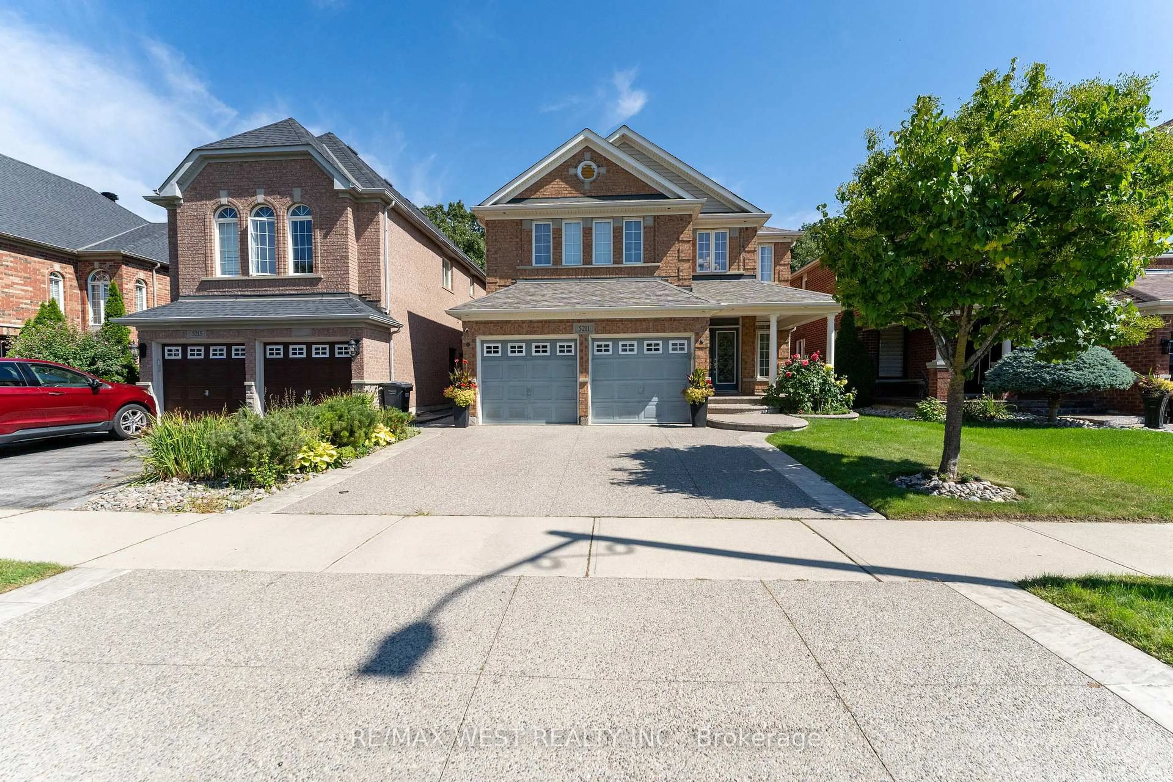 Home with brick exterior material, street for 5211 Misty Pine Cres, Mississauga Ontario L5M 8B9