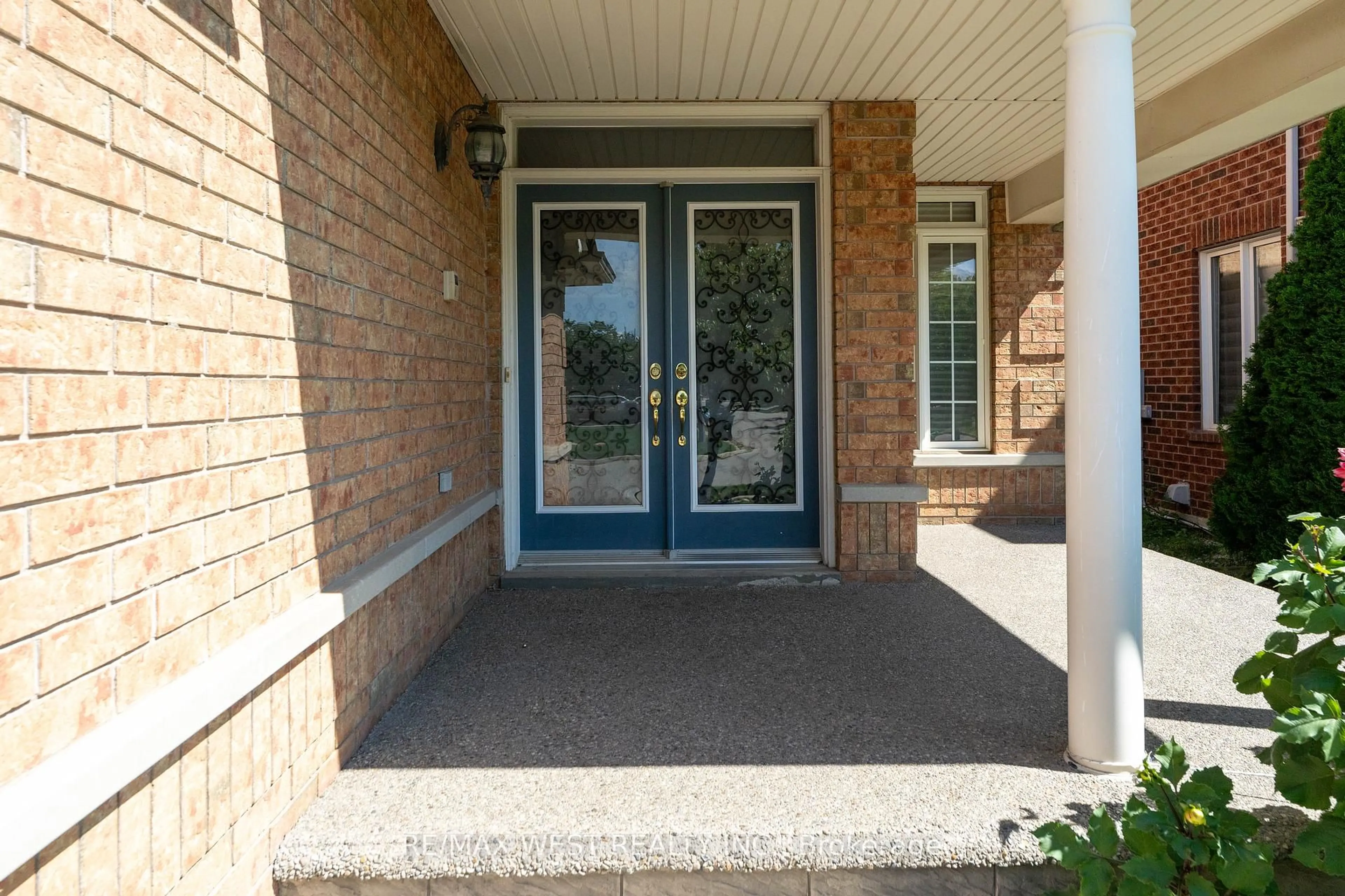Indoor entryway for 5211 Misty Pine Cres, Mississauga Ontario L5M 8B9