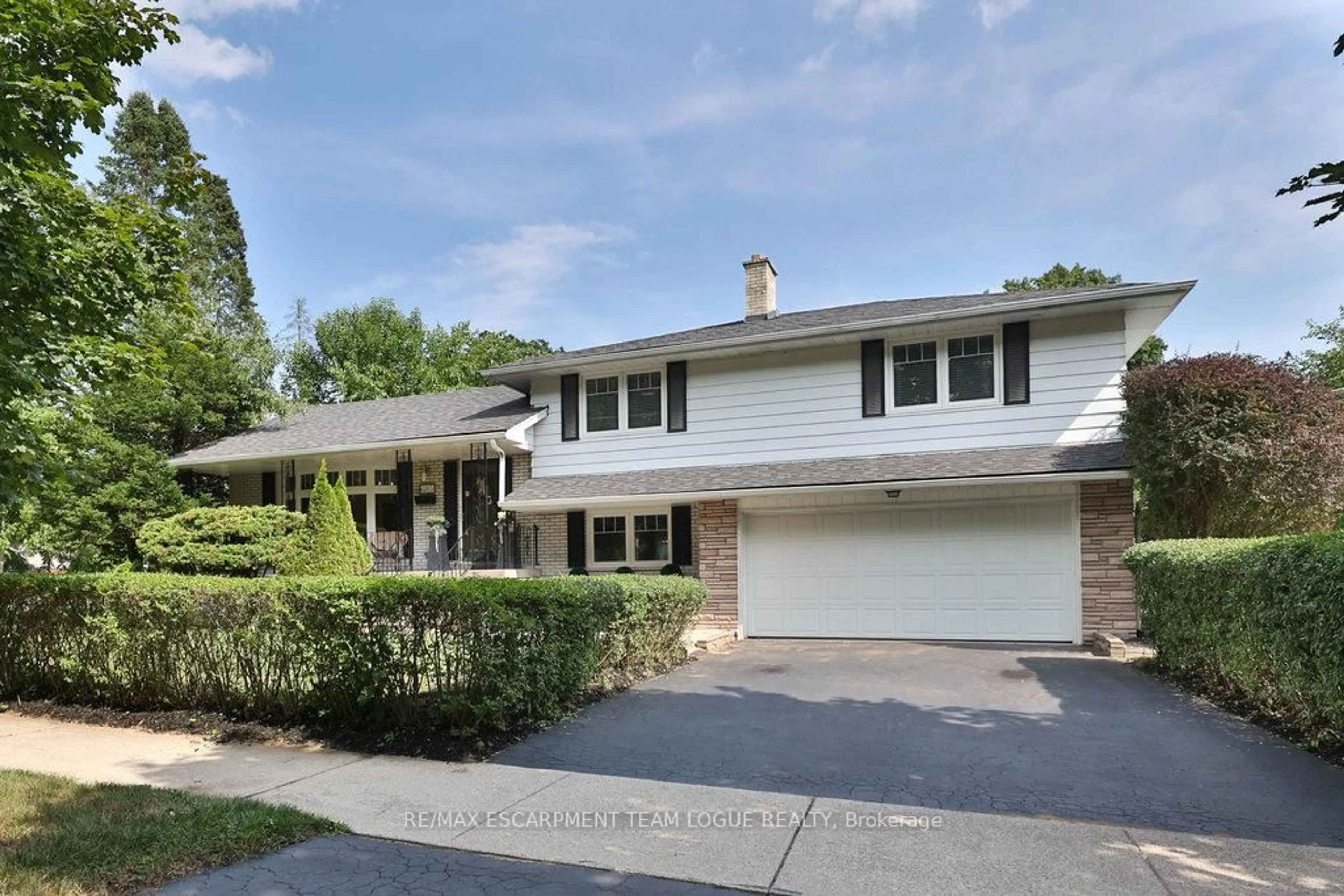 Home with vinyl exterior material, street for 3530 Walmer Rd, Burlington Ontario L7N 1E1