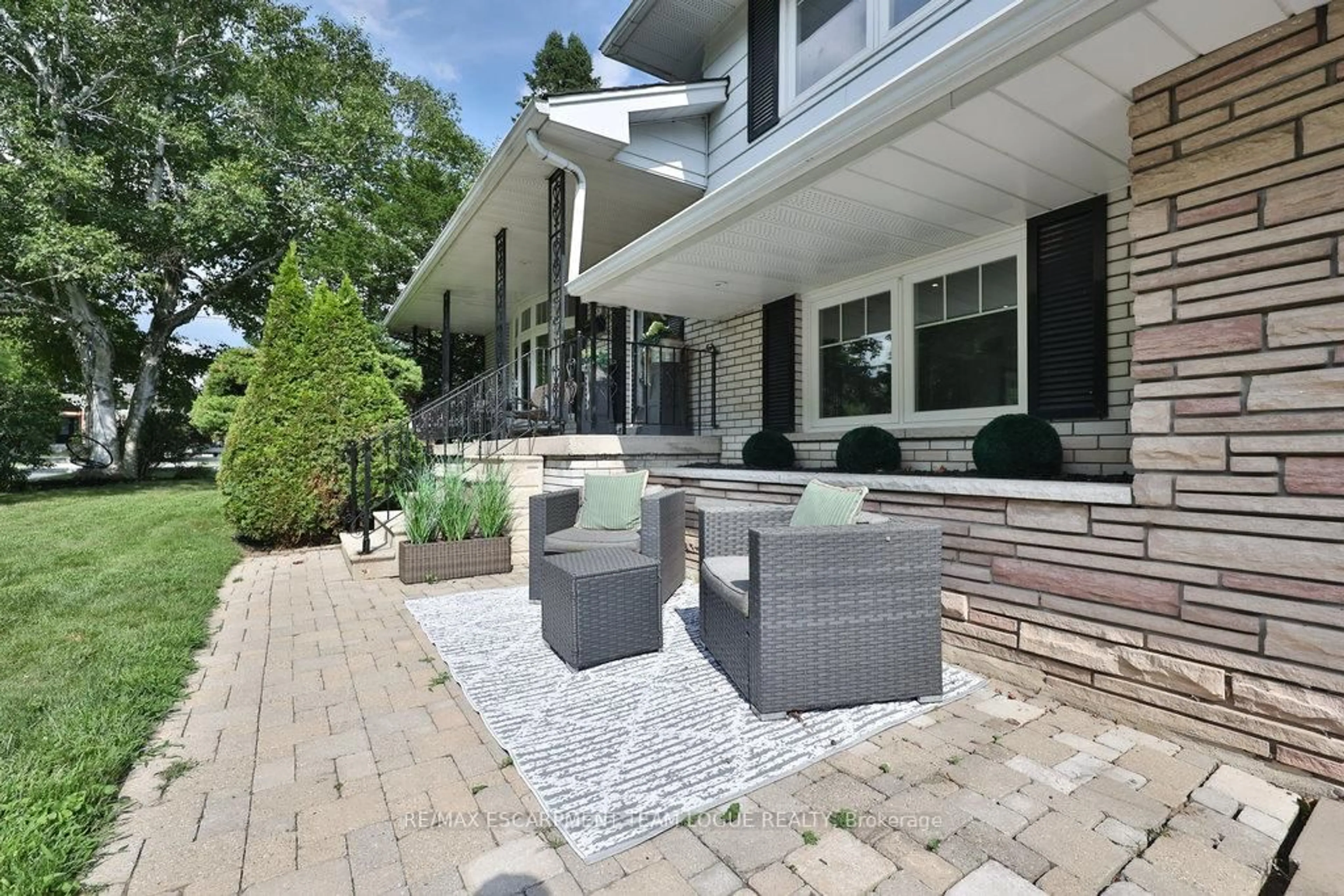 Patio, street for 3530 Walmer Rd, Burlington Ontario L7N 1E1