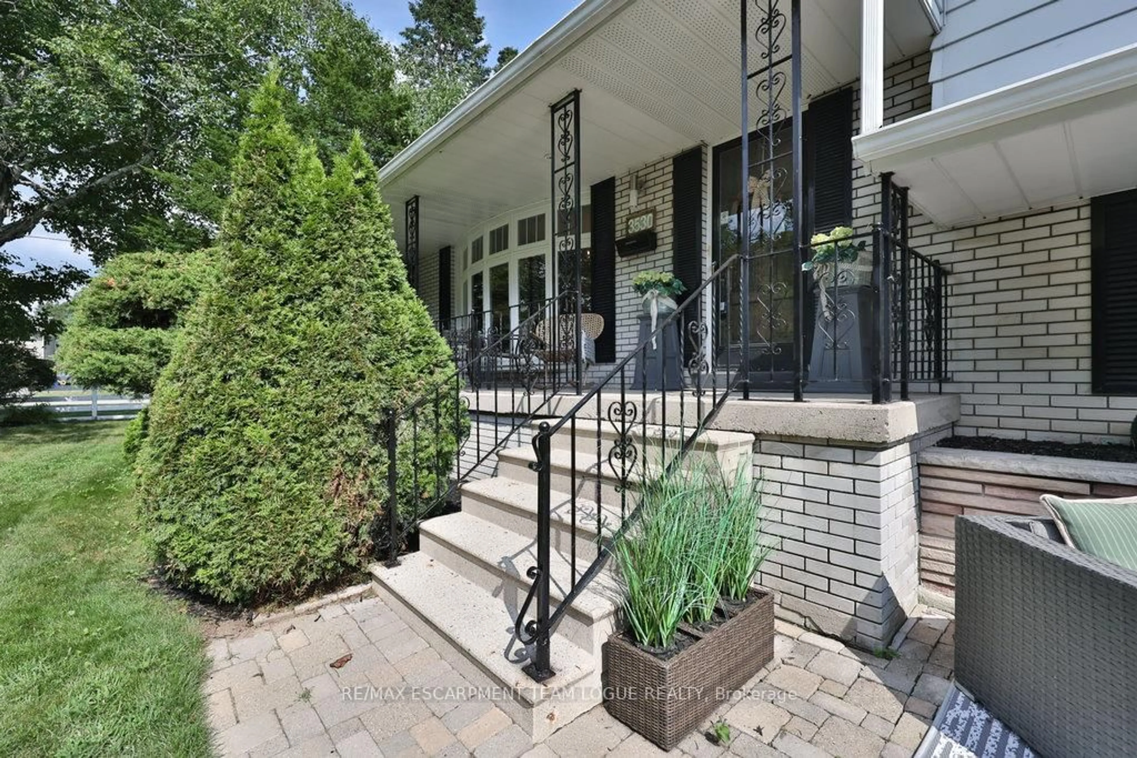 Home with brick exterior material, street for 3530 Walmer Rd, Burlington Ontario L7N 1E1