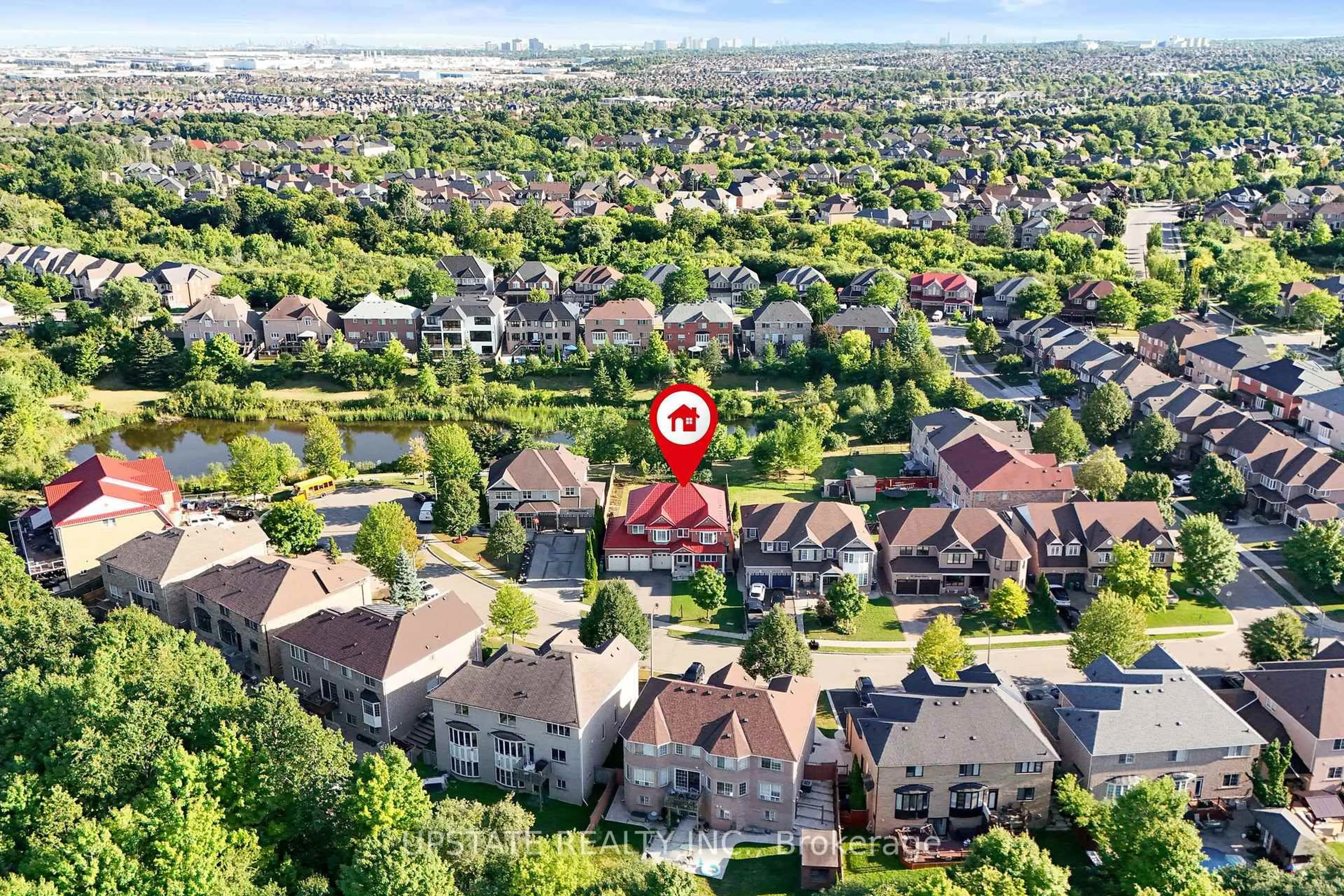 A pic from outside/outdoor area/front of a property/back of a property/a pic from drone, street for 28 Cosmo Crt, Brampton Ontario L6P 1G2