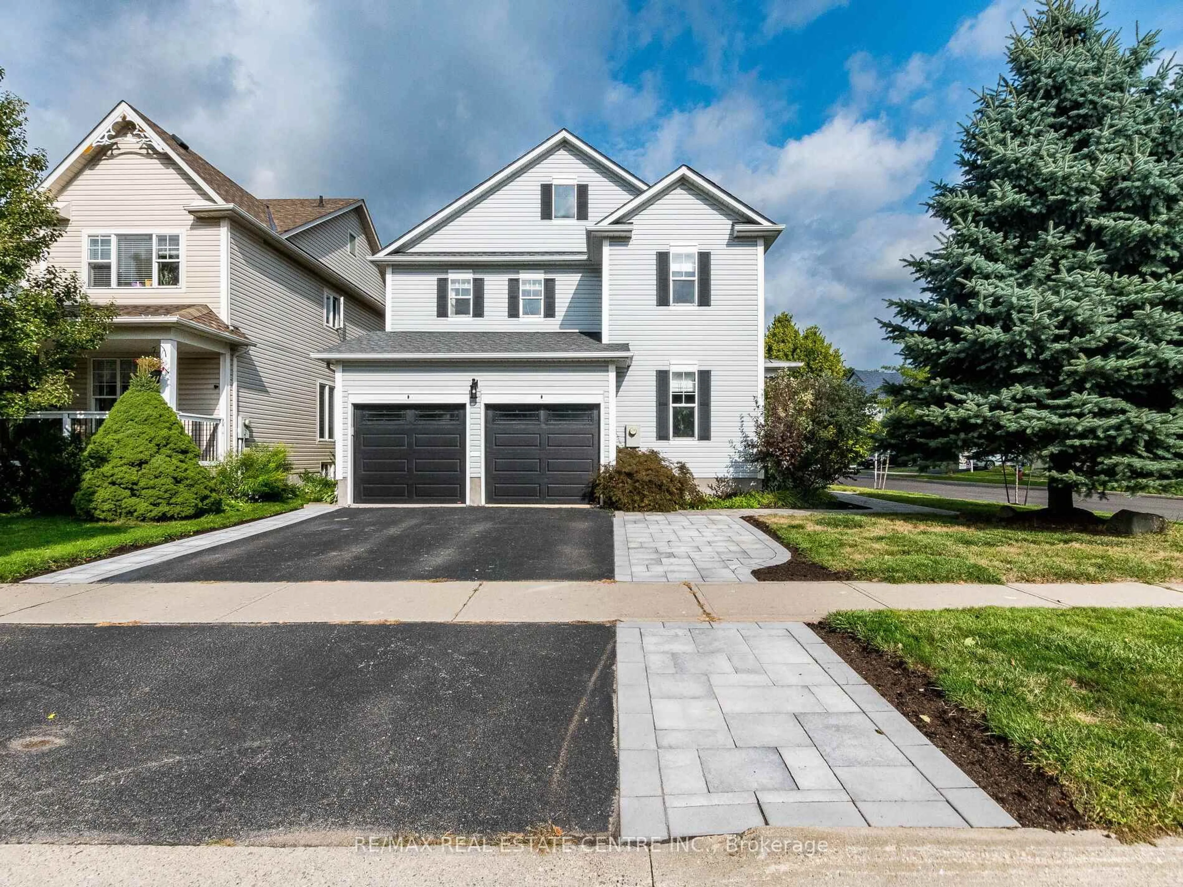 Home with brick exterior material, street for 34 Hurst St, Halton Hills Ontario L7J 2Z8