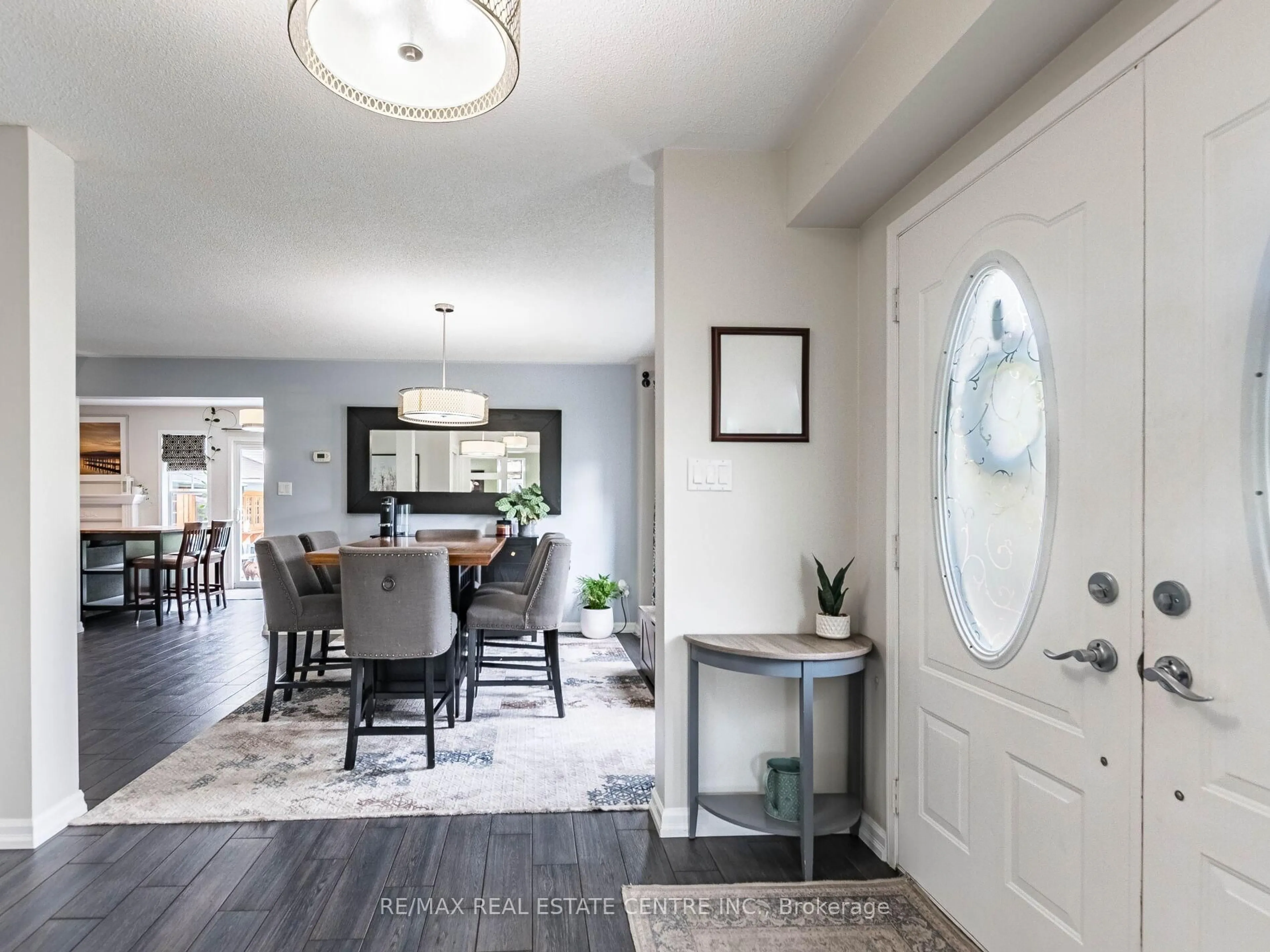 Indoor entryway for 34 Hurst St, Halton Hills Ontario L7J 2Z8