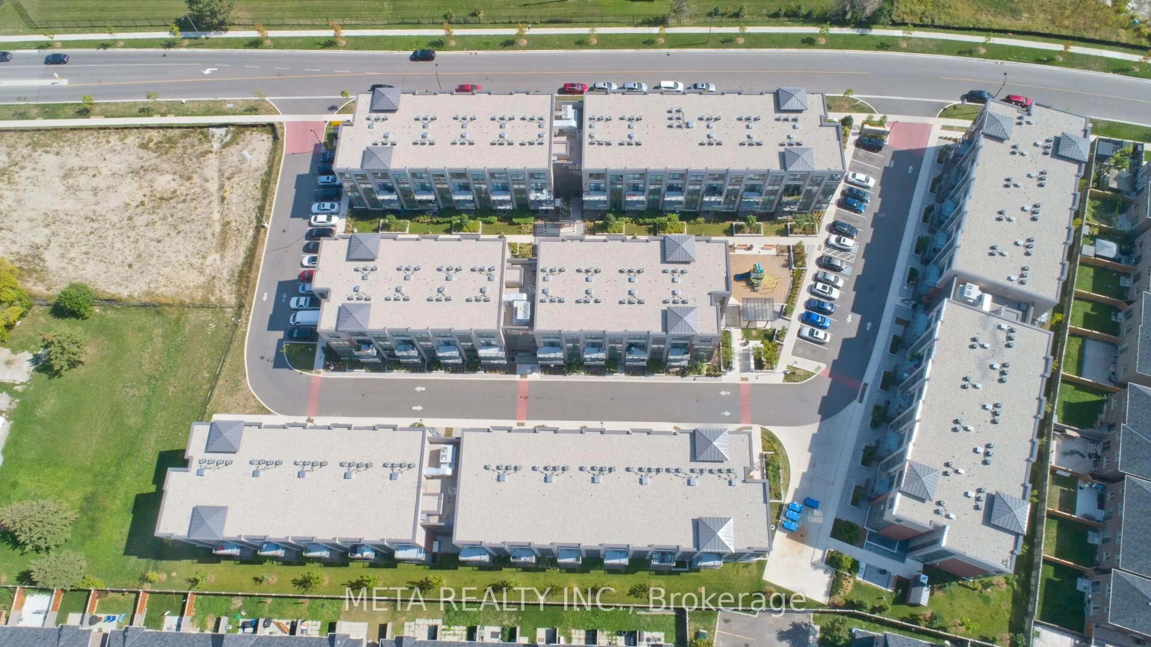 A pic from outside/outdoor area/front of a property/back of a property/a pic from drone, street for 95 Attmar Dr #112, Brampton Ontario L6P 0Y6