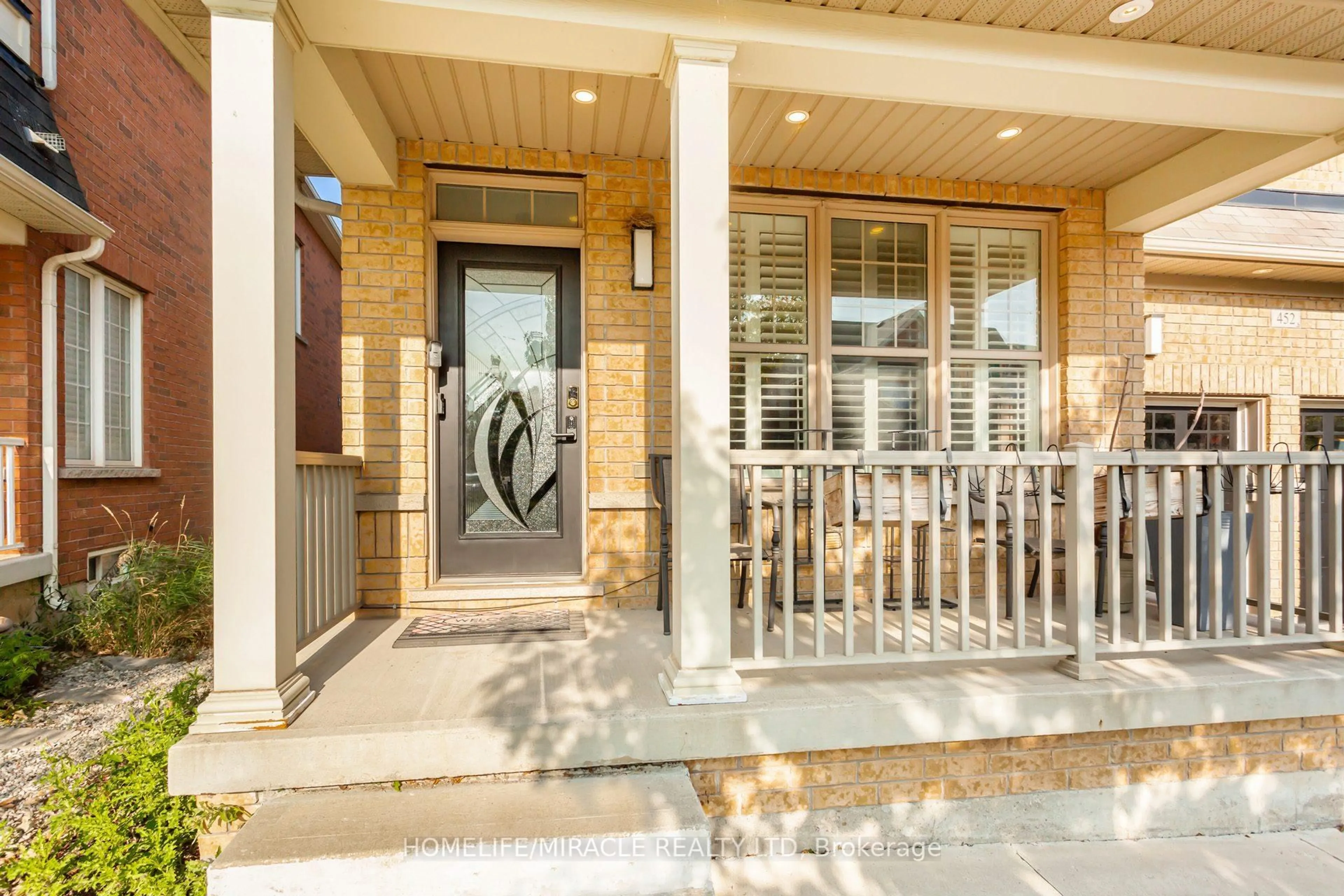 Indoor entryway for 452 Nairn Circ, Milton Ontario L9T 8A6