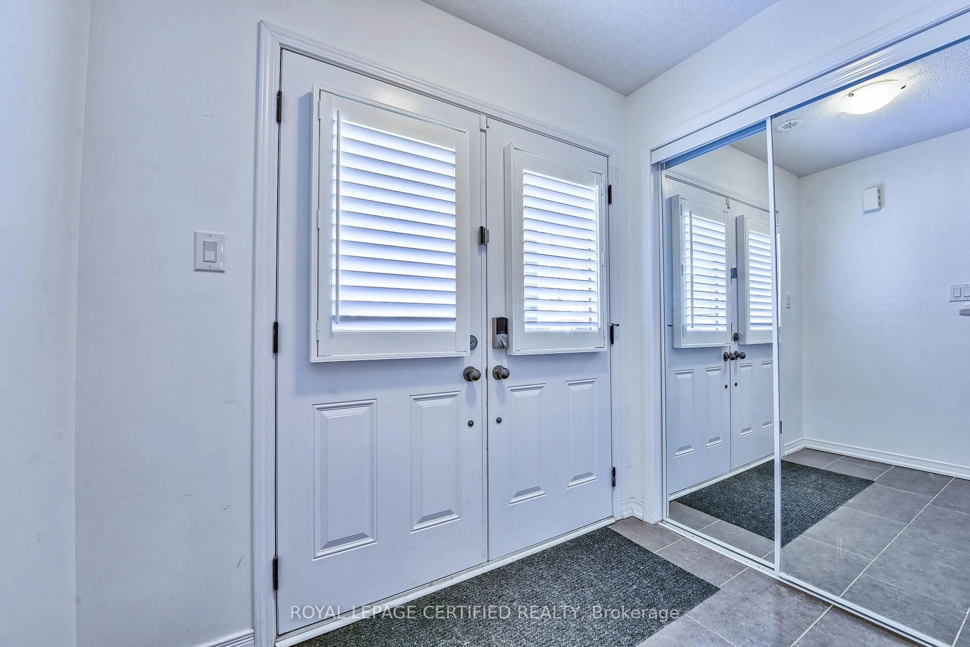 Indoor entryway for 5 Francesco St, Brampton Ontario L7A 4N7