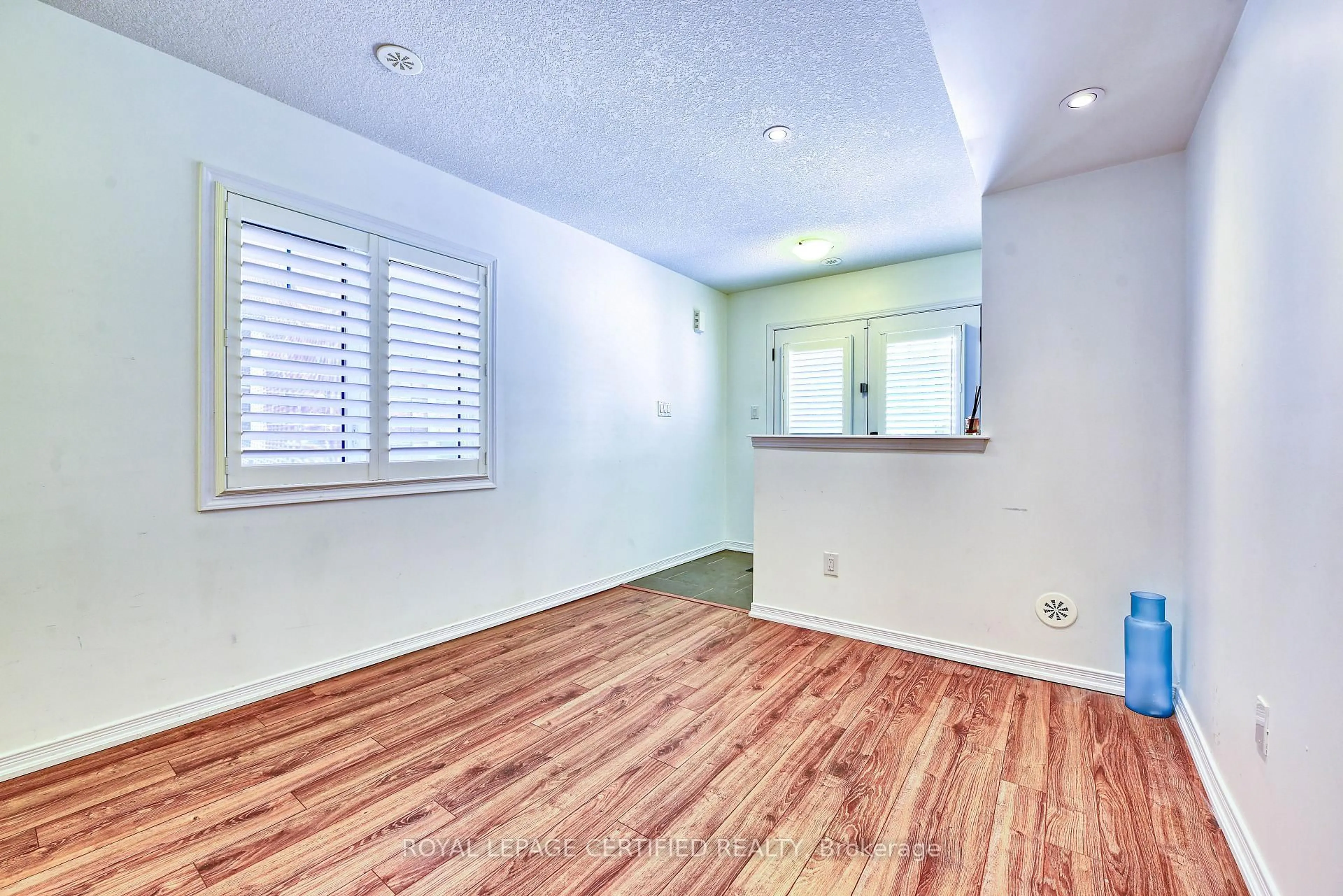 A pic of a room for 5 Francesco St, Brampton Ontario L7A 4N7