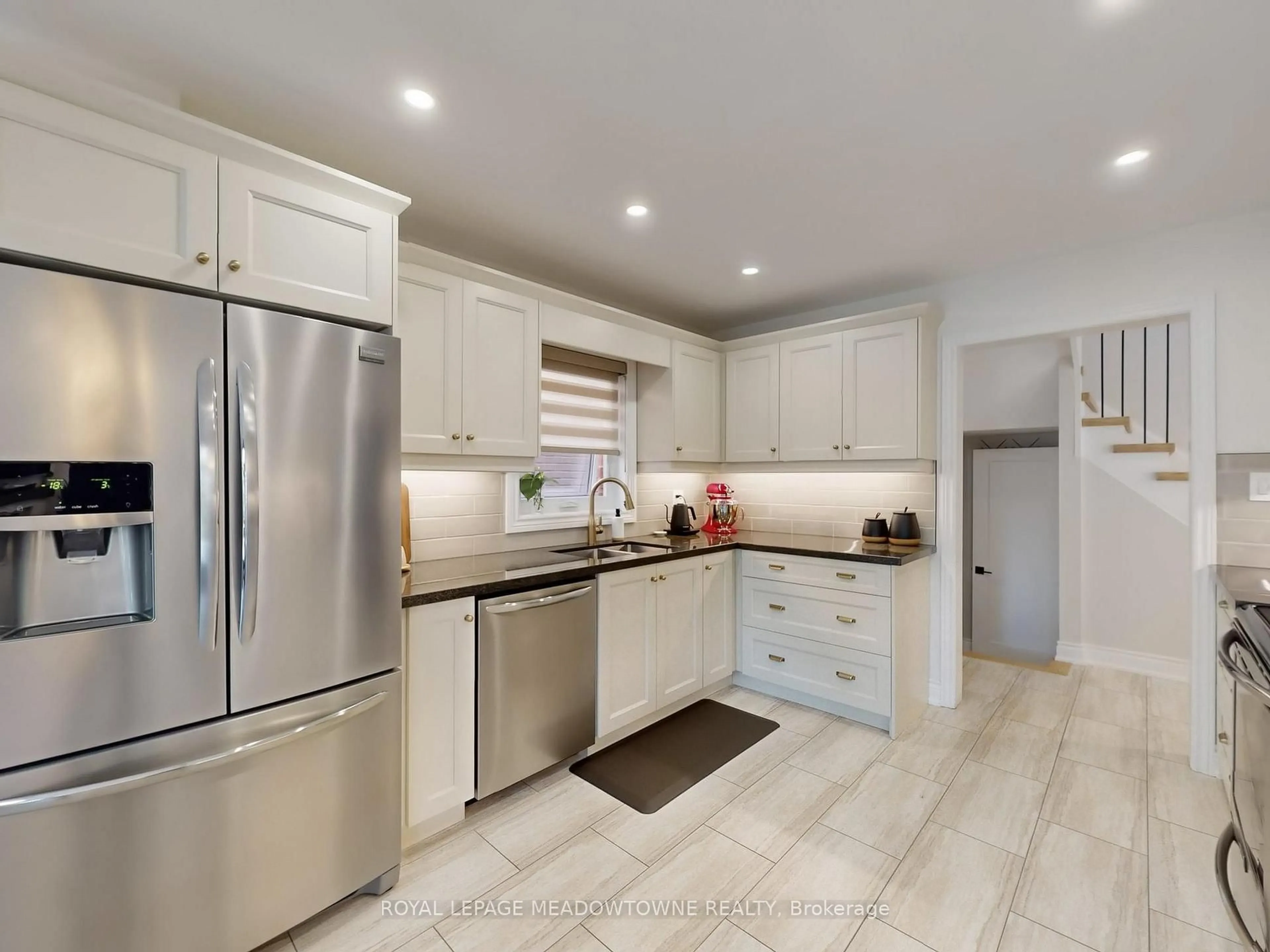 Open concept kitchen, ceramic/tile floor for 184 Mowat Cres, Halton Hills Ontario L7G 6A4