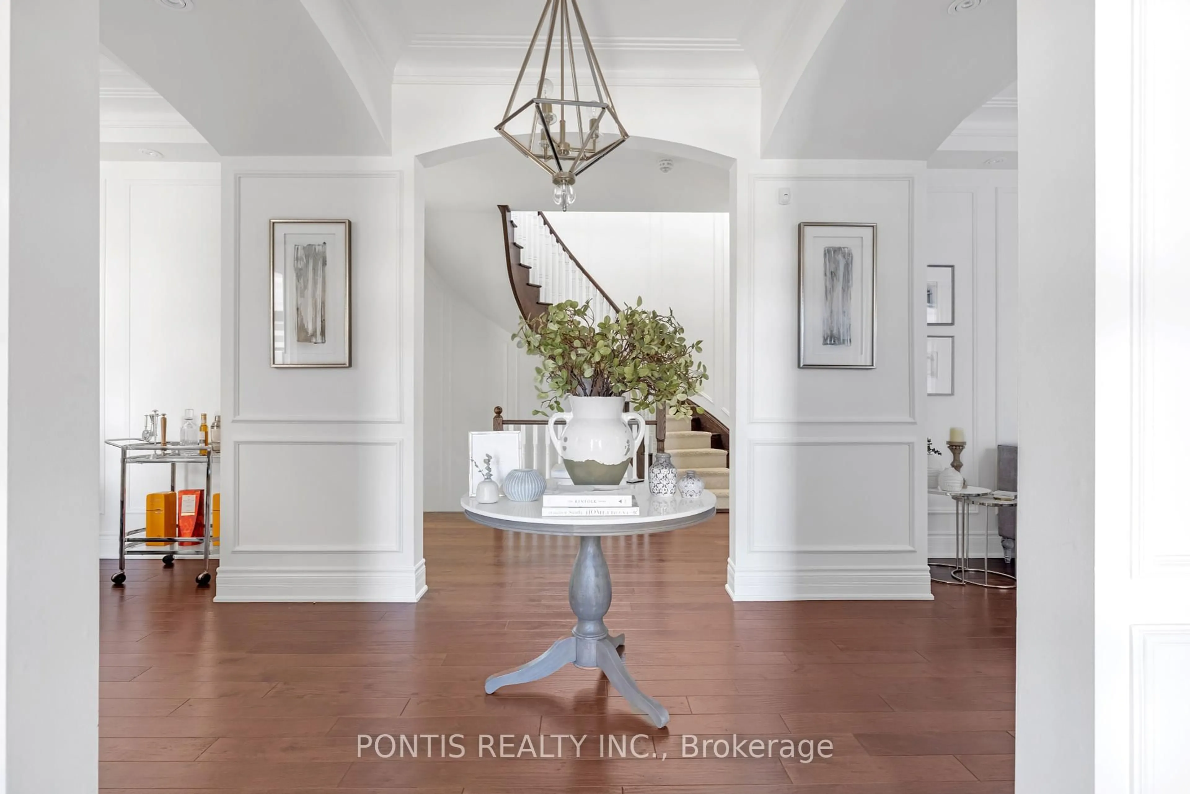 Indoor entryway for 55 Burlwood Rd, Brampton Ontario L6P 4E7