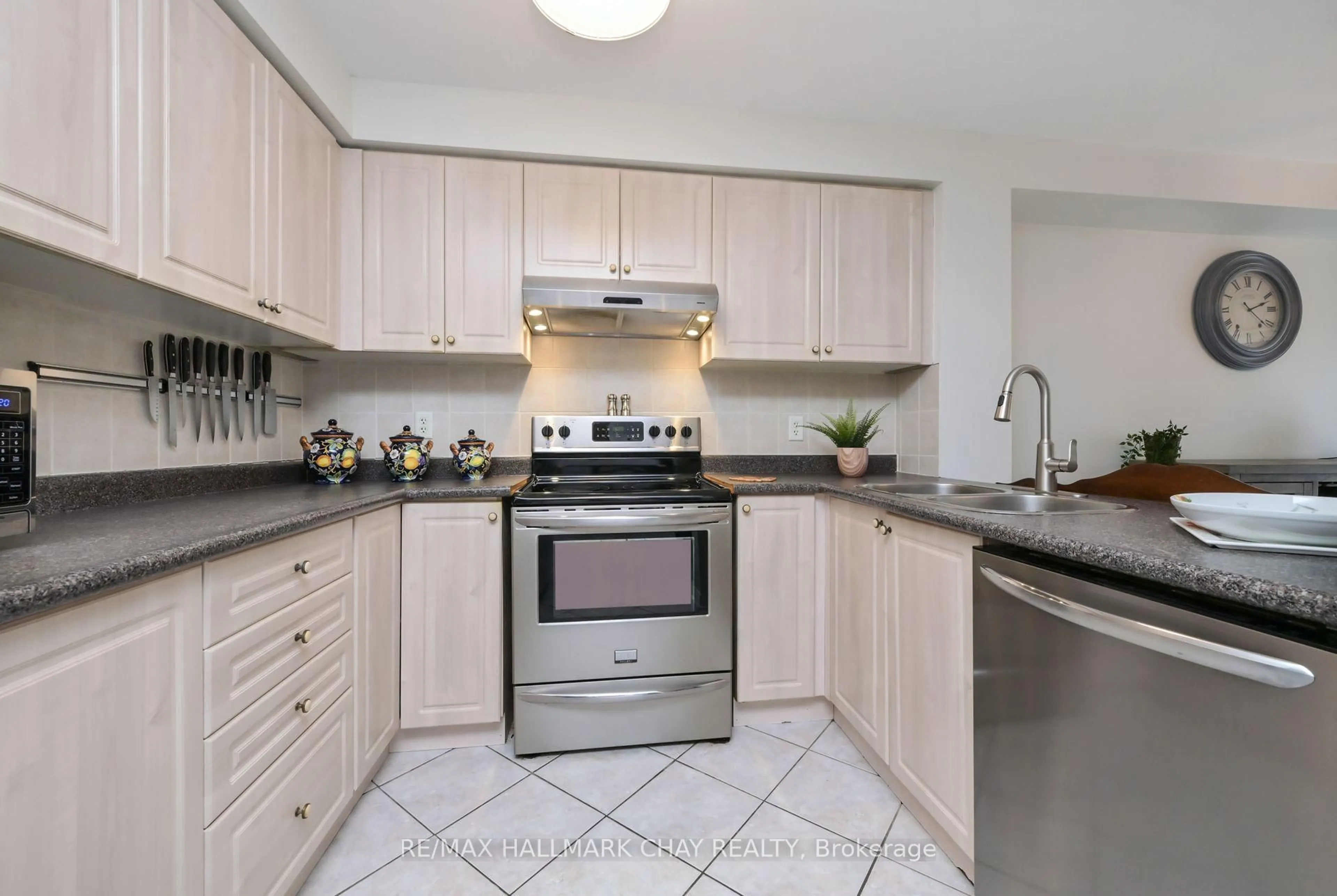 Standard kitchen, ceramic/tile floor for 54 Cadillac Cres, Brampton Ontario L7A 3B6