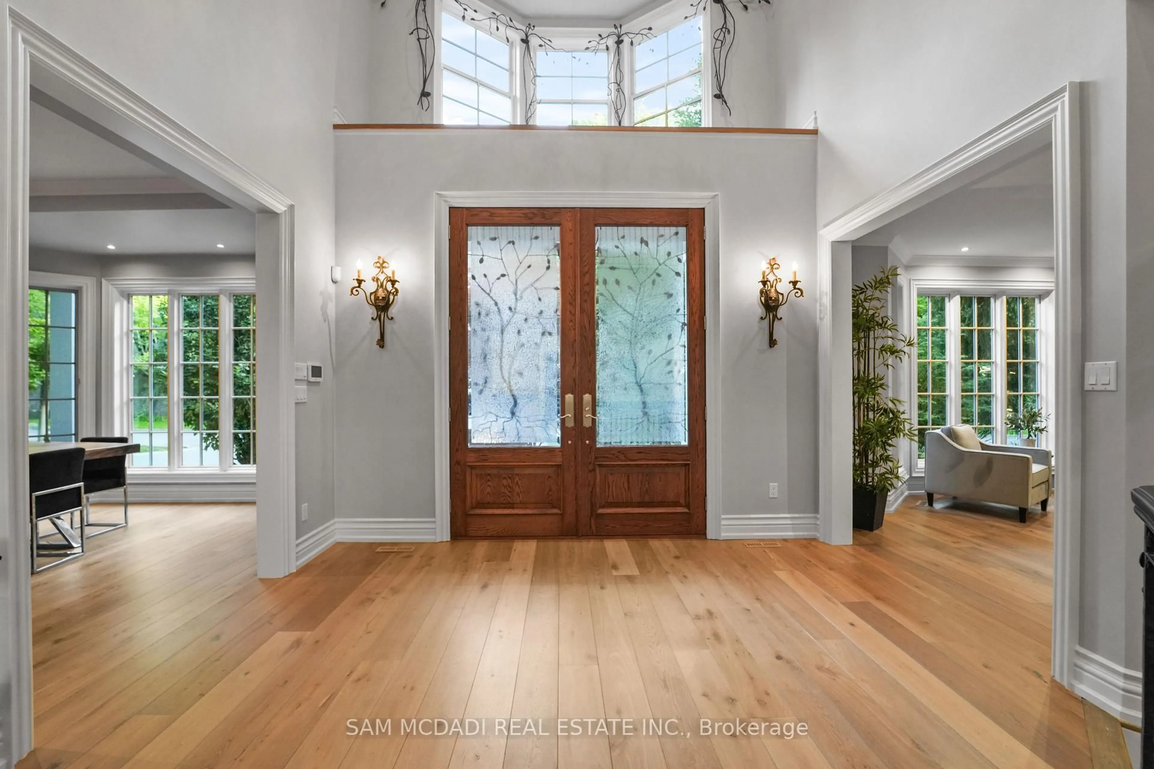 Indoor entryway for 2025 Heartwood Crt, Mississauga Ontario L5C 4P7