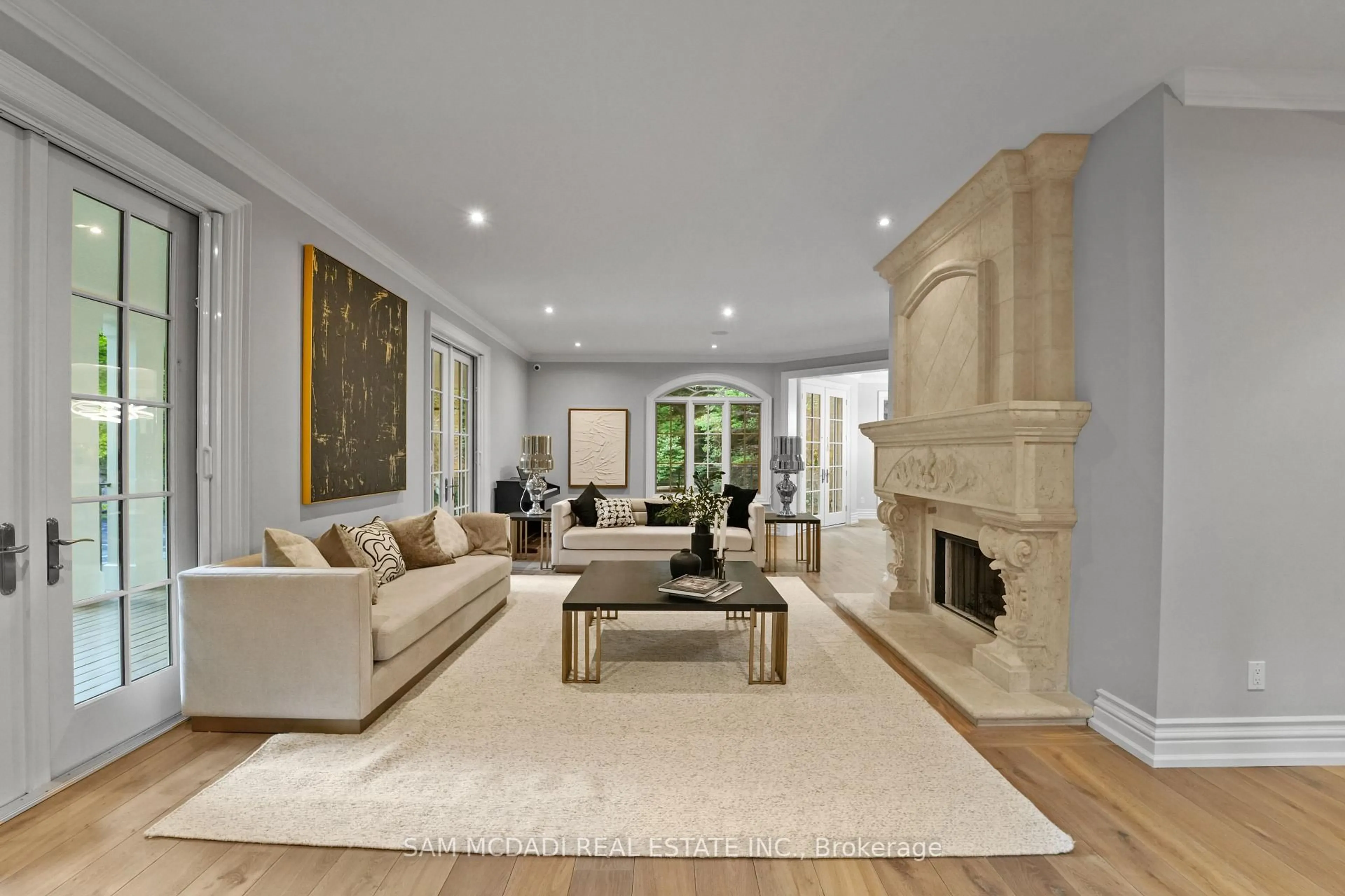 Living room with furniture, unknown for 2025 Heartwood Crt, Mississauga Ontario L5C 4P7
