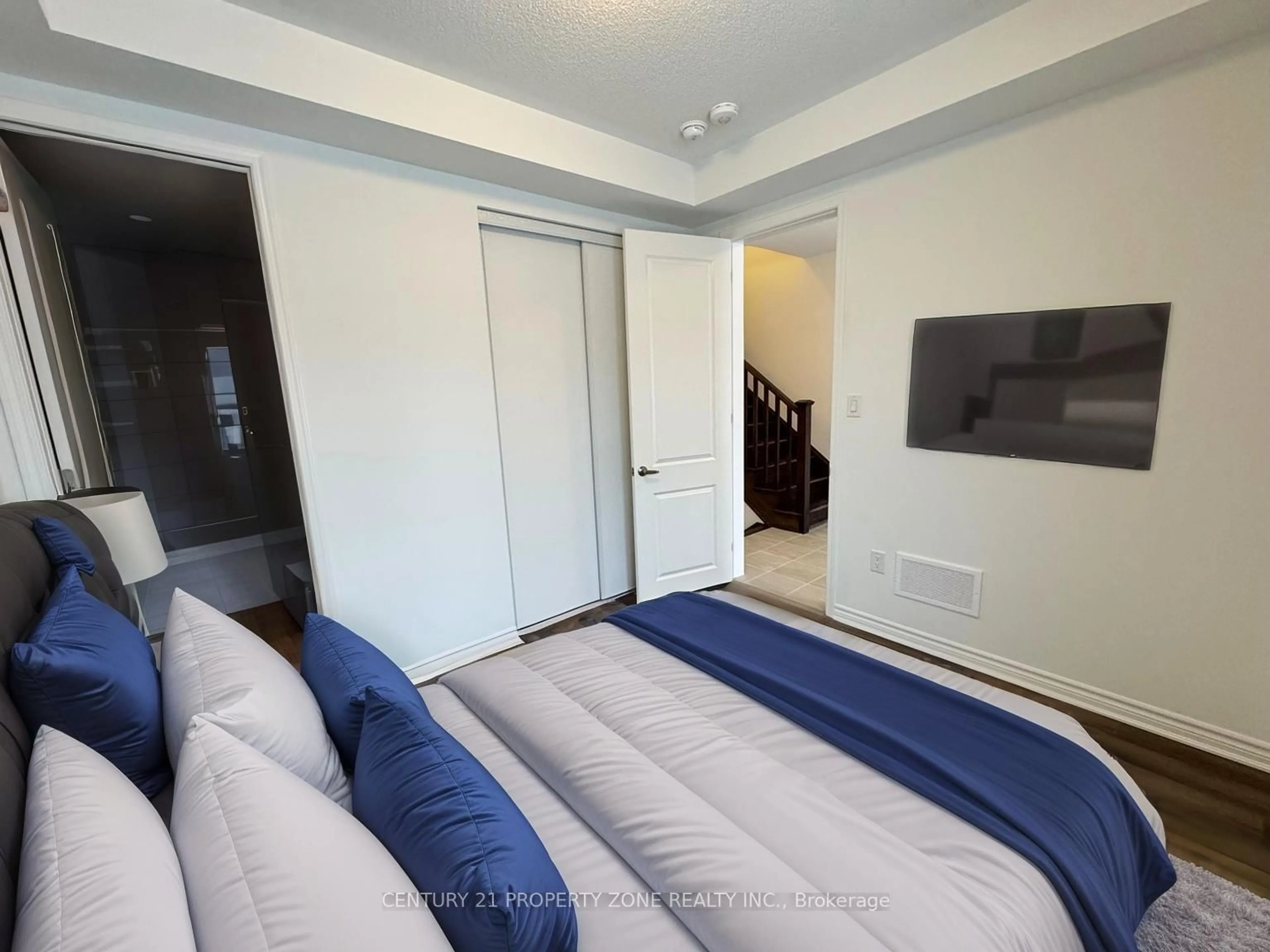 A pic of a room for 6 Bellasera Way, Caledon Ontario L7C 1Z9