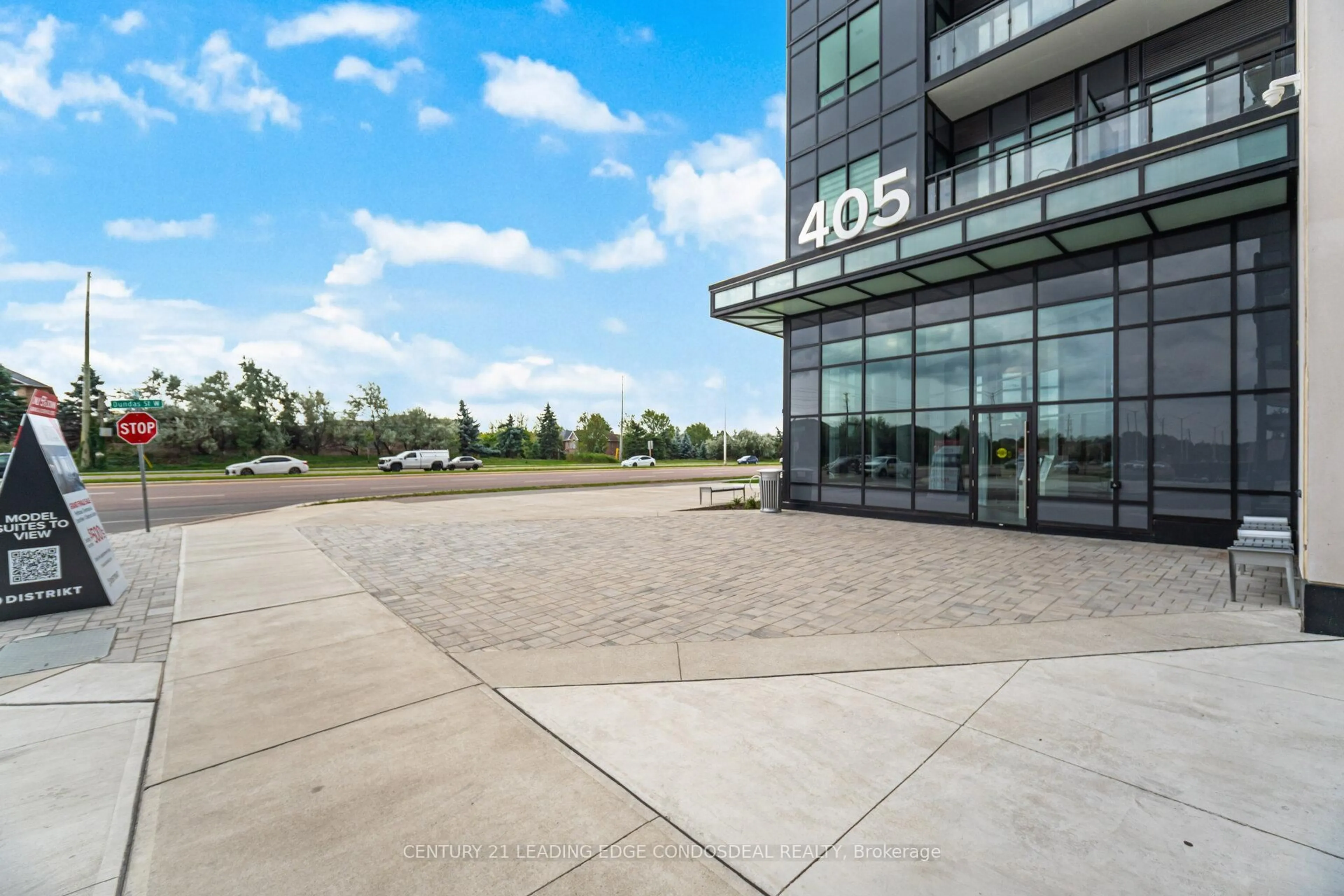 A pic from outside/outdoor area/front of a property/back of a property/a pic from drone, building for 405 Dundas St #234, Oakville Ontario L6M 5P9