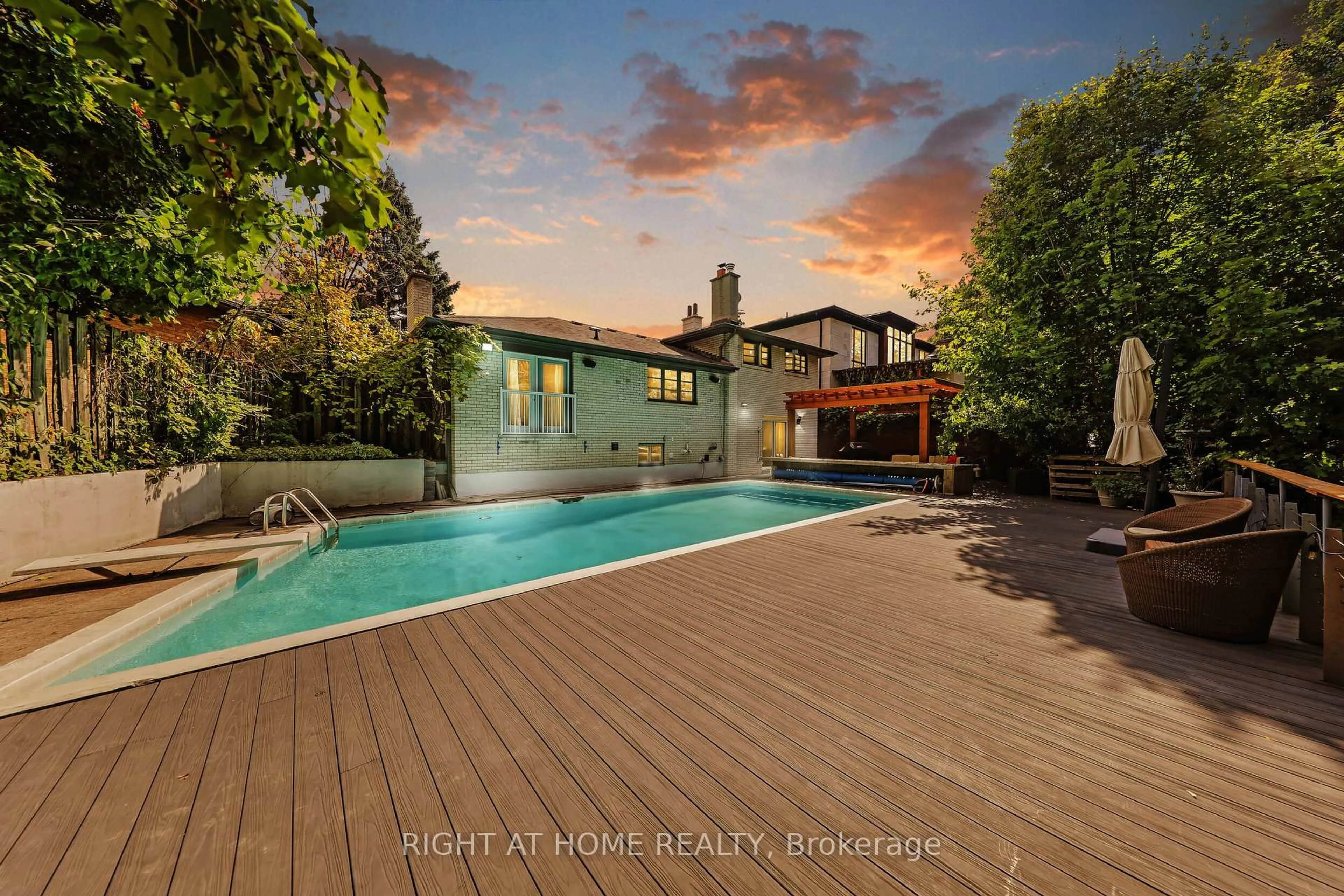 Pool for 8 Hillavon Dr, Toronto Ontario M9B 2P5