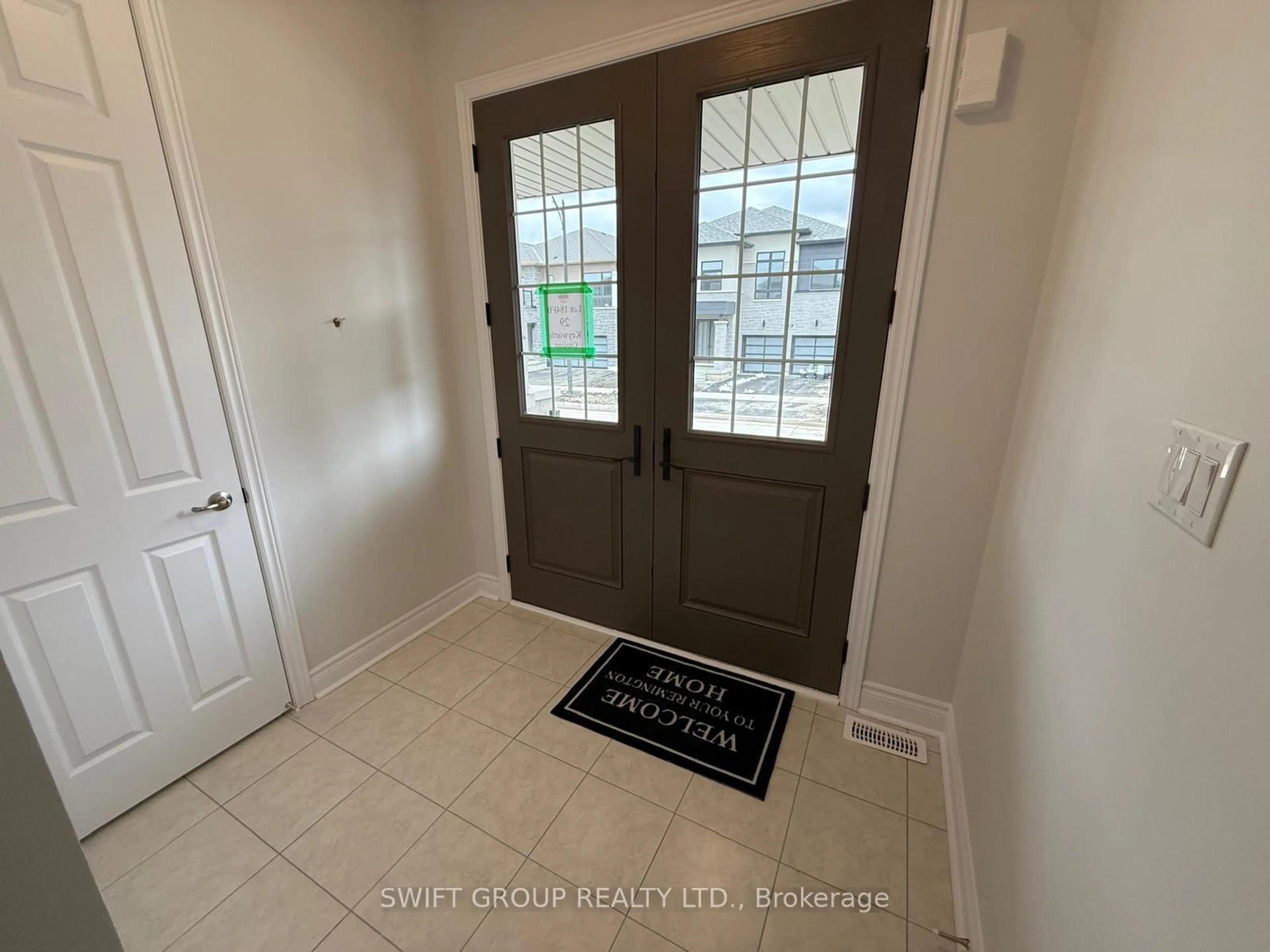 Indoor entryway for 29 Keyworth Cres, Brampton Ontario L6R 4E8