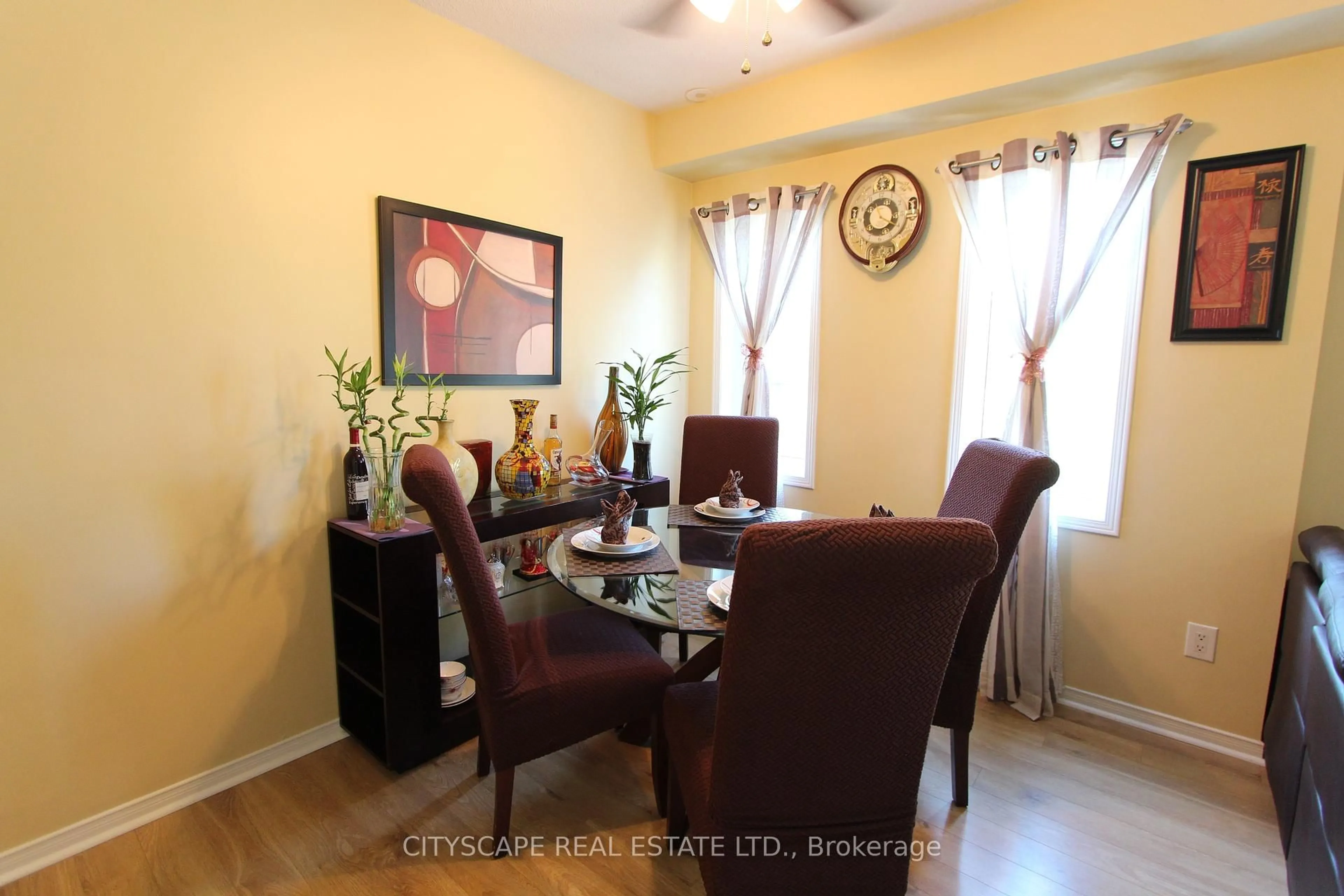 Dining room, wood/laminate floor for 3055 Elmcreek Rd ##7, Mississauga Ontario L5B 4J9