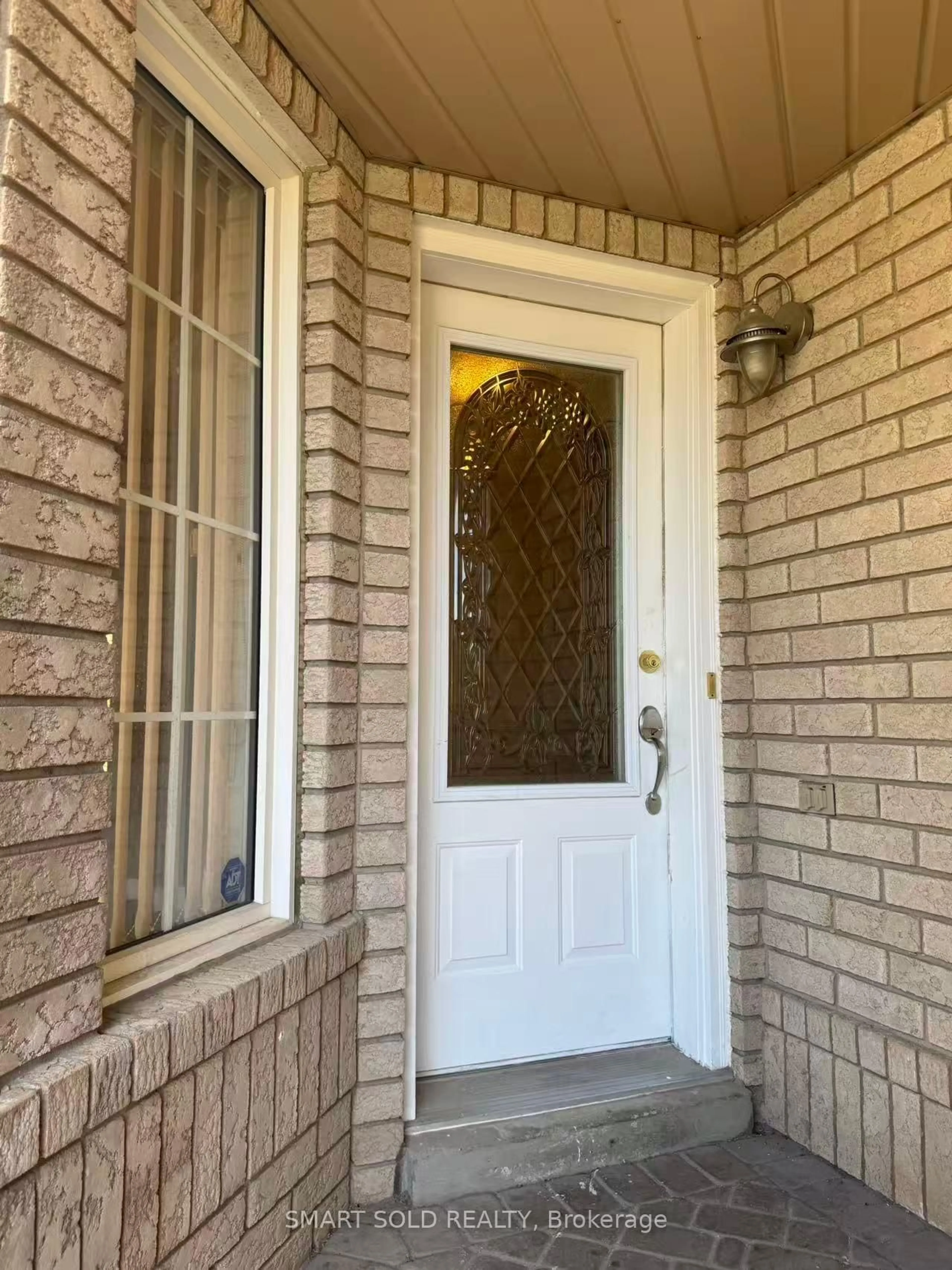 Indoor entryway for 7267 Aldercrest Dr, Mississauga Ontario L5N 7N8