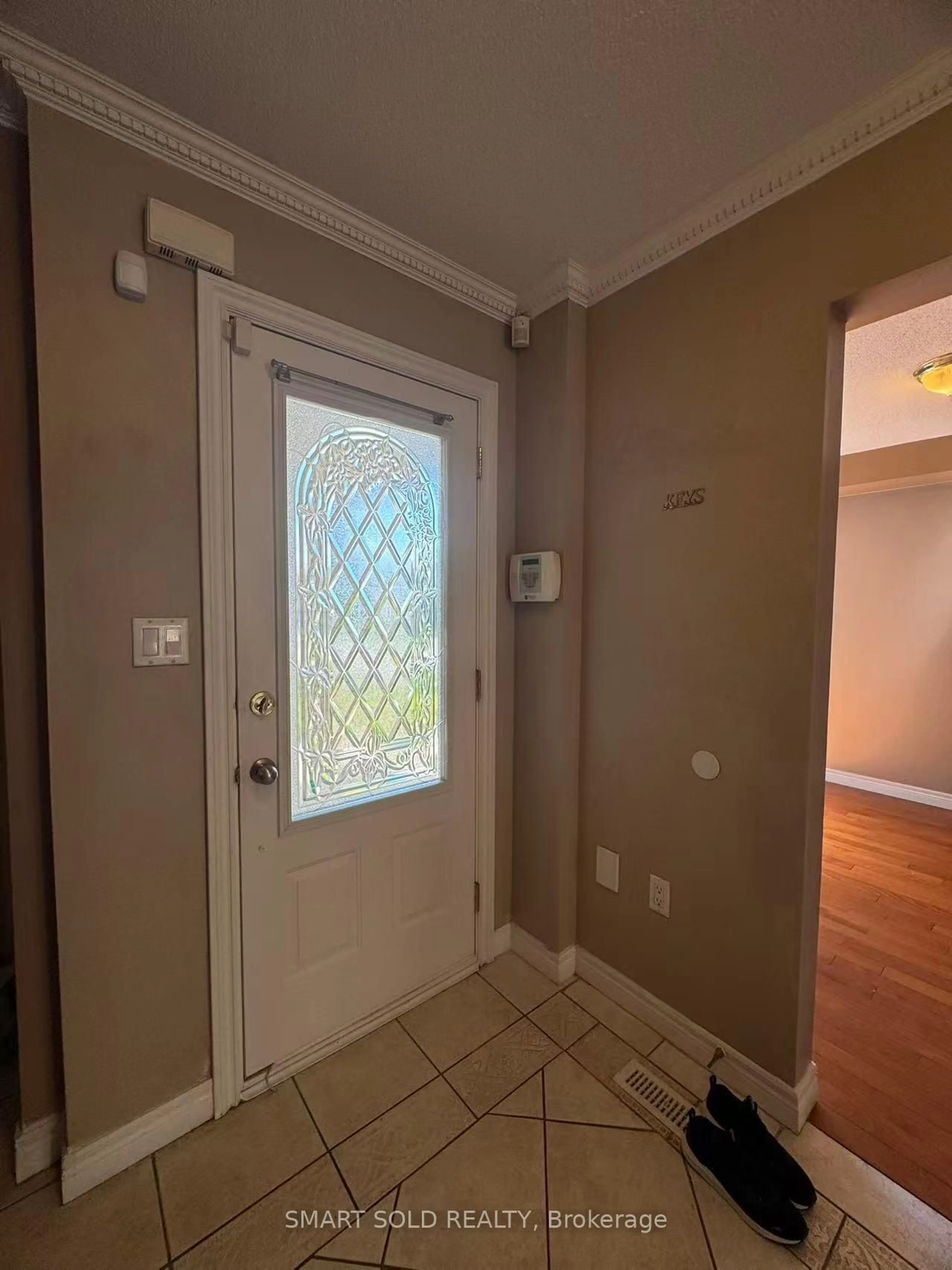 Indoor entryway for 7267 Aldercrest Dr, Mississauga Ontario L5N 7N8