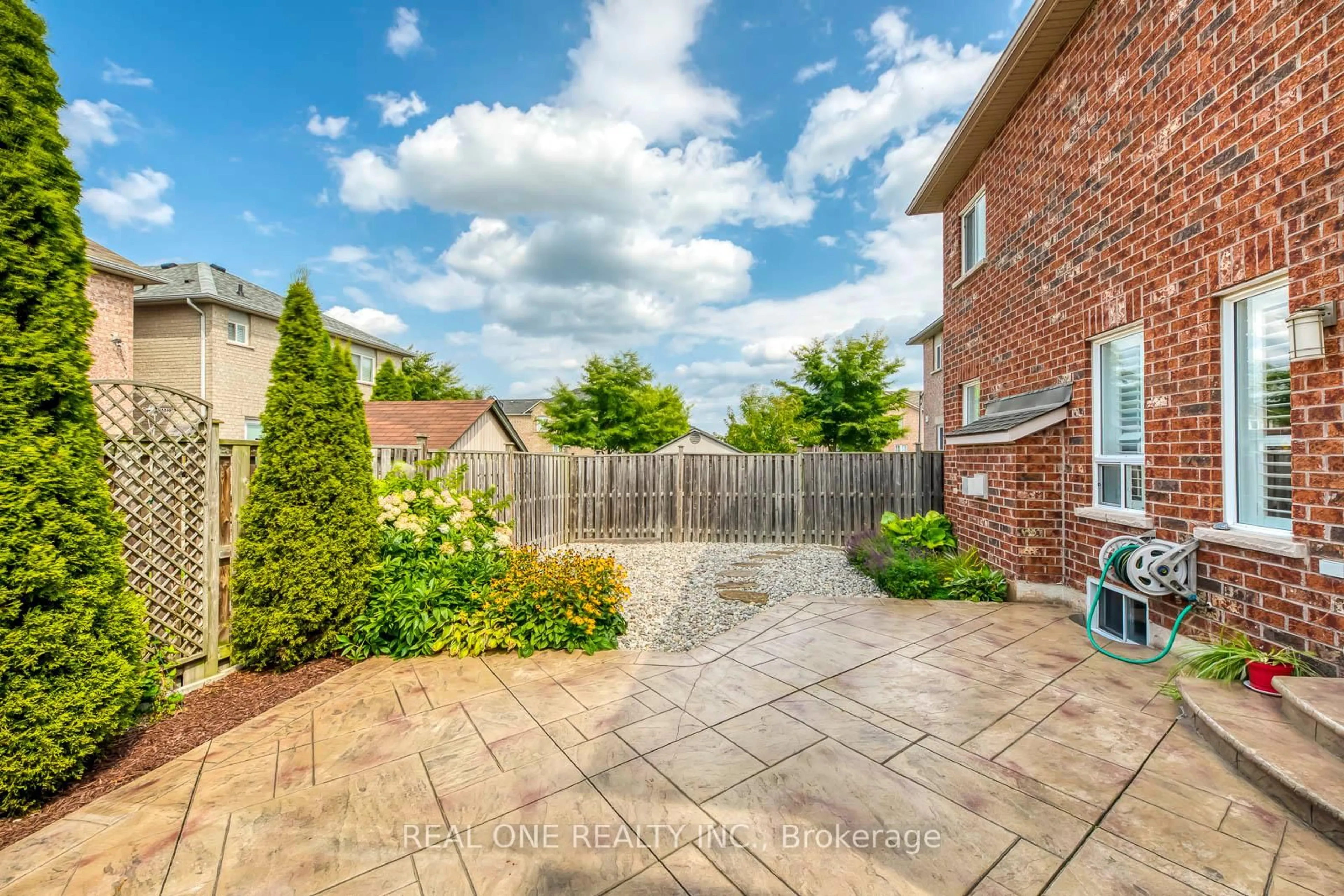Patio, street for 5803 Page Cres, Burlington Ontario L7L 7N9