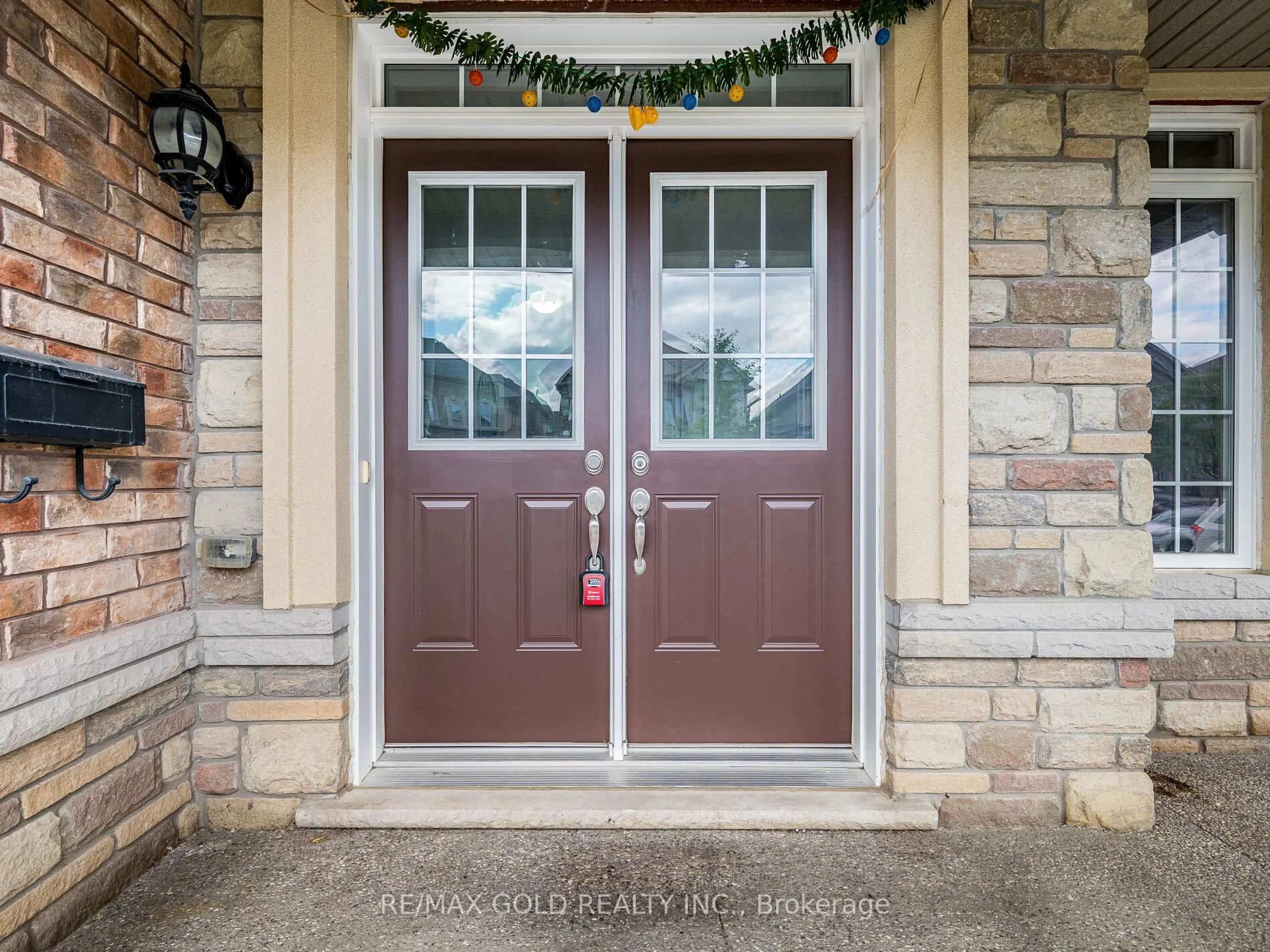 Indoor entryway for 74 Bucksaw St, Brampton Ontario L7A 4R3