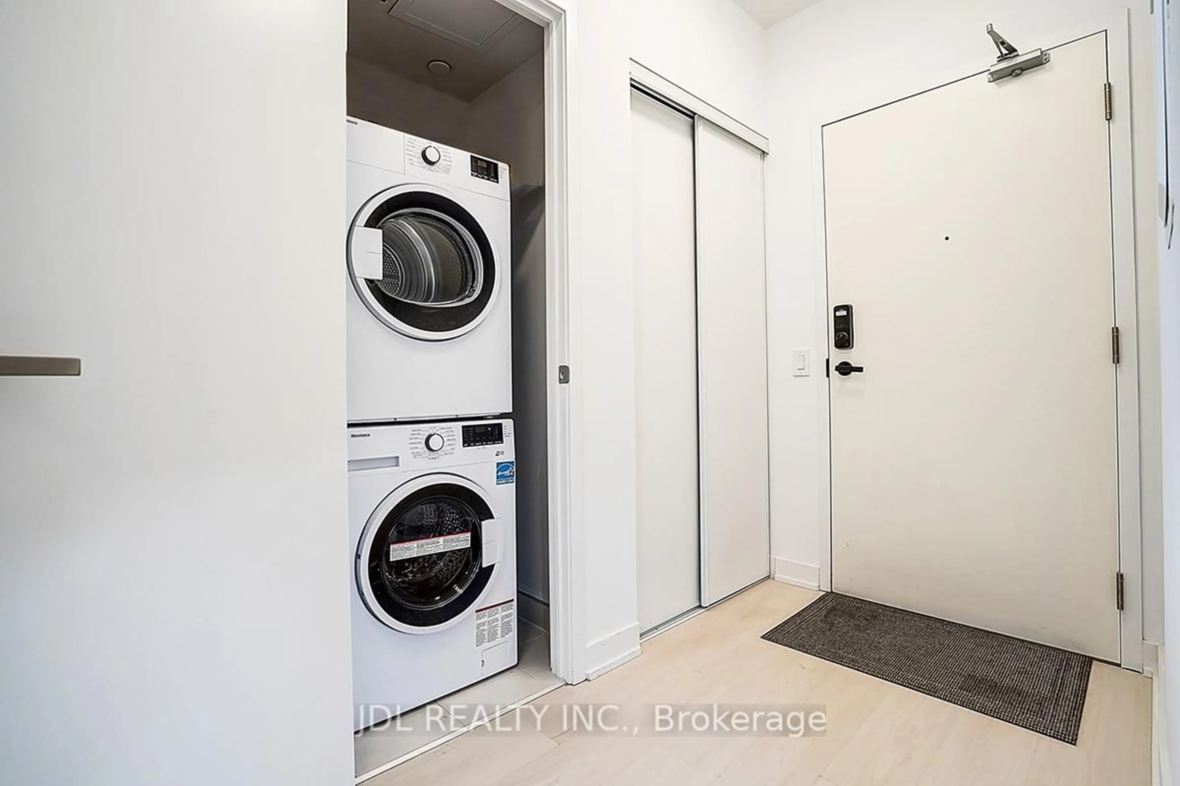 Laundry room for 3900 Confederation Pkwy #3613, Mississauga Ontario L5B 0M3