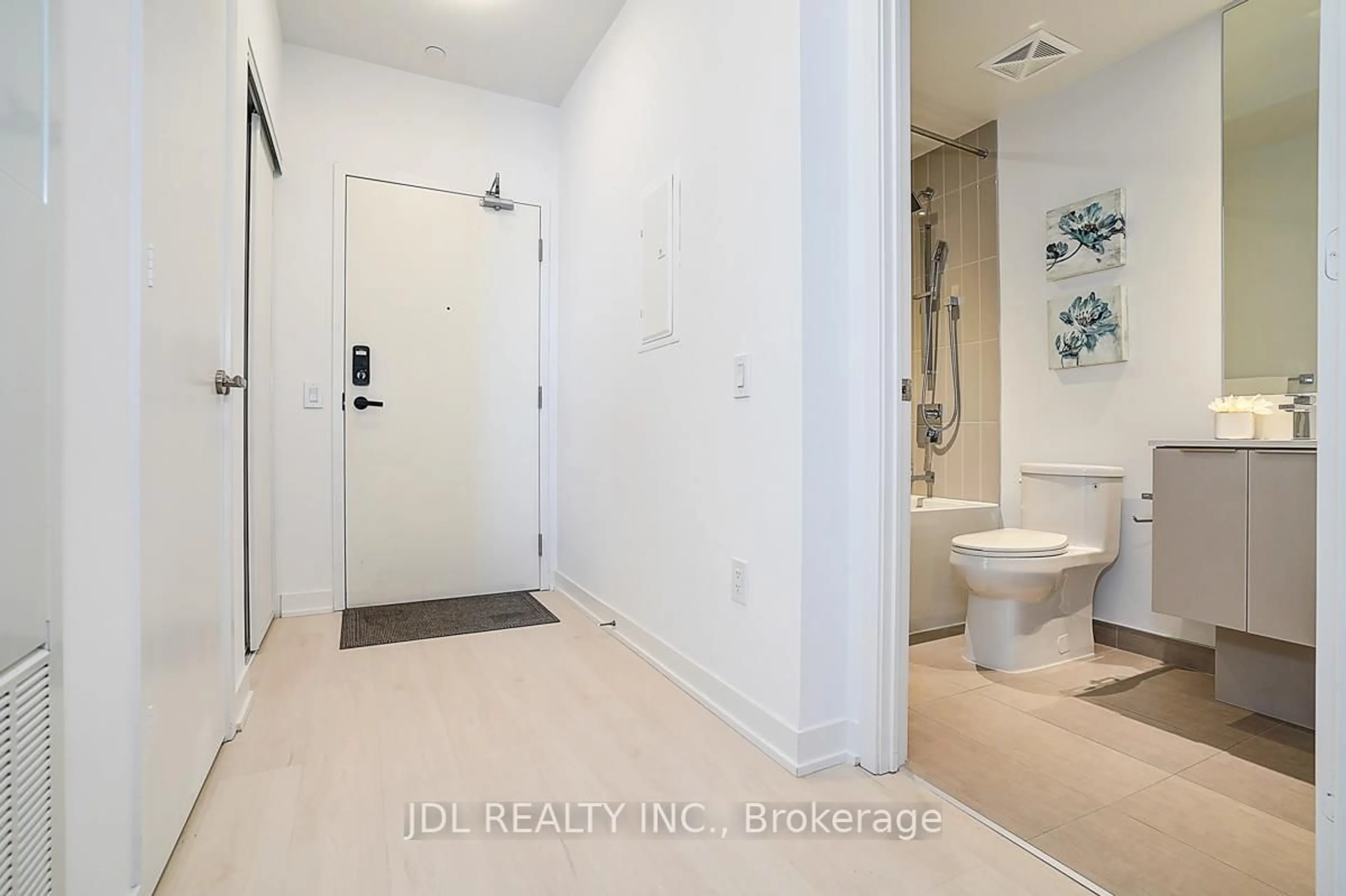Unknown for 3900 Confederation Pkwy #3613, Mississauga Ontario L5B 0M3