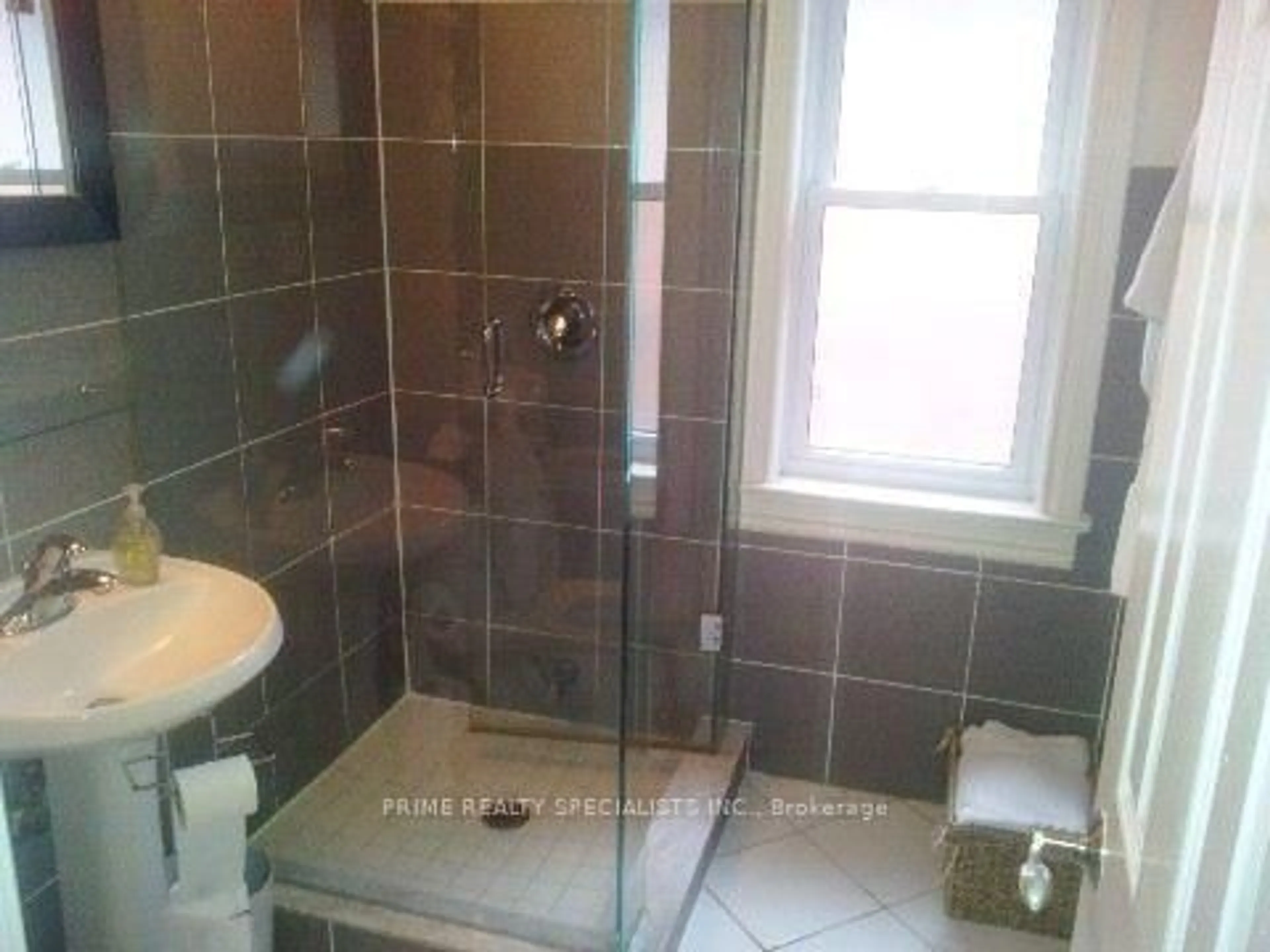Standard bathroom, ceramic/tile floor for 58 Roxaline St, Toronto Ontario M9P 2Y9