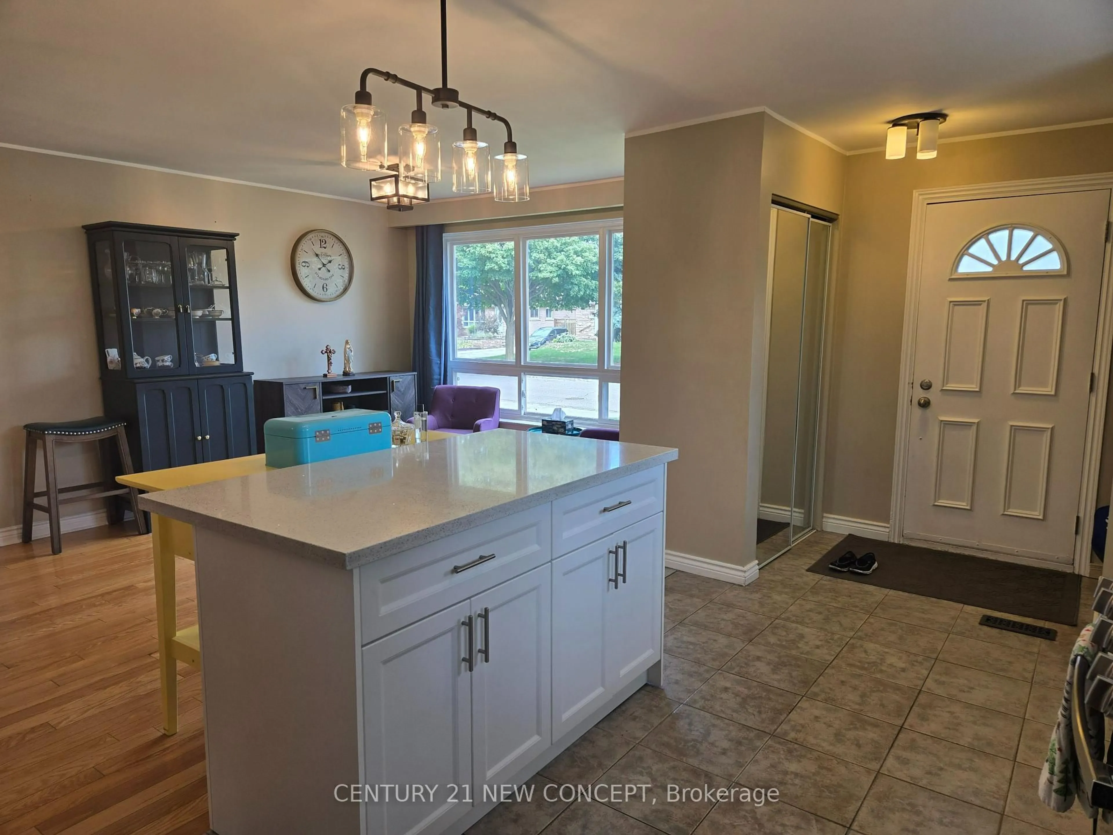 Open concept kitchen, ceramic/tile floor for 412 Melores Dr, Burlington Ontario L7L 4T8