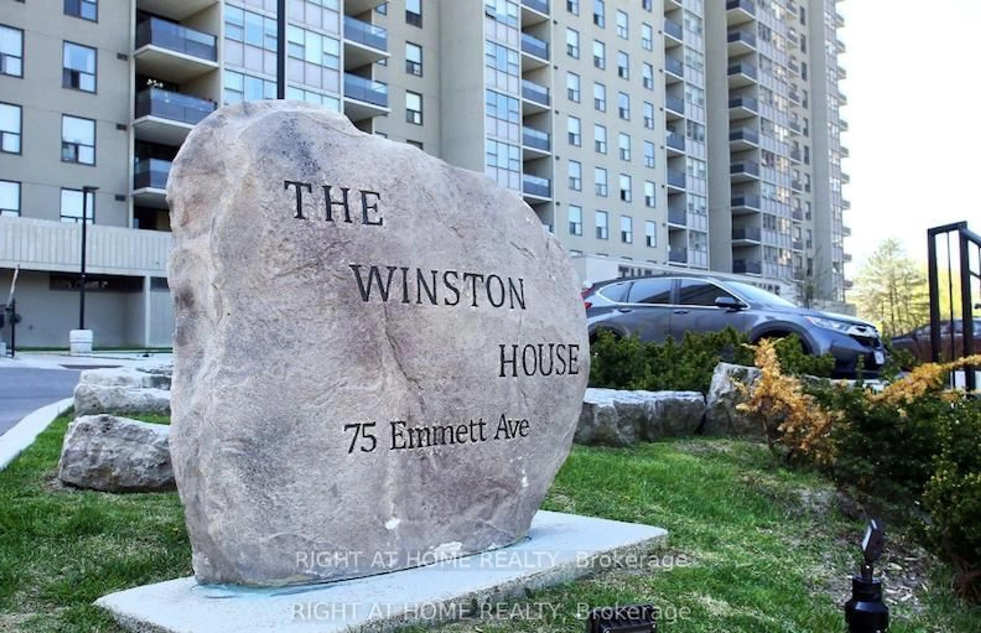 Indoor foyer for 75 Emmett Ave #1112, Toronto Ontario M6M 5A7