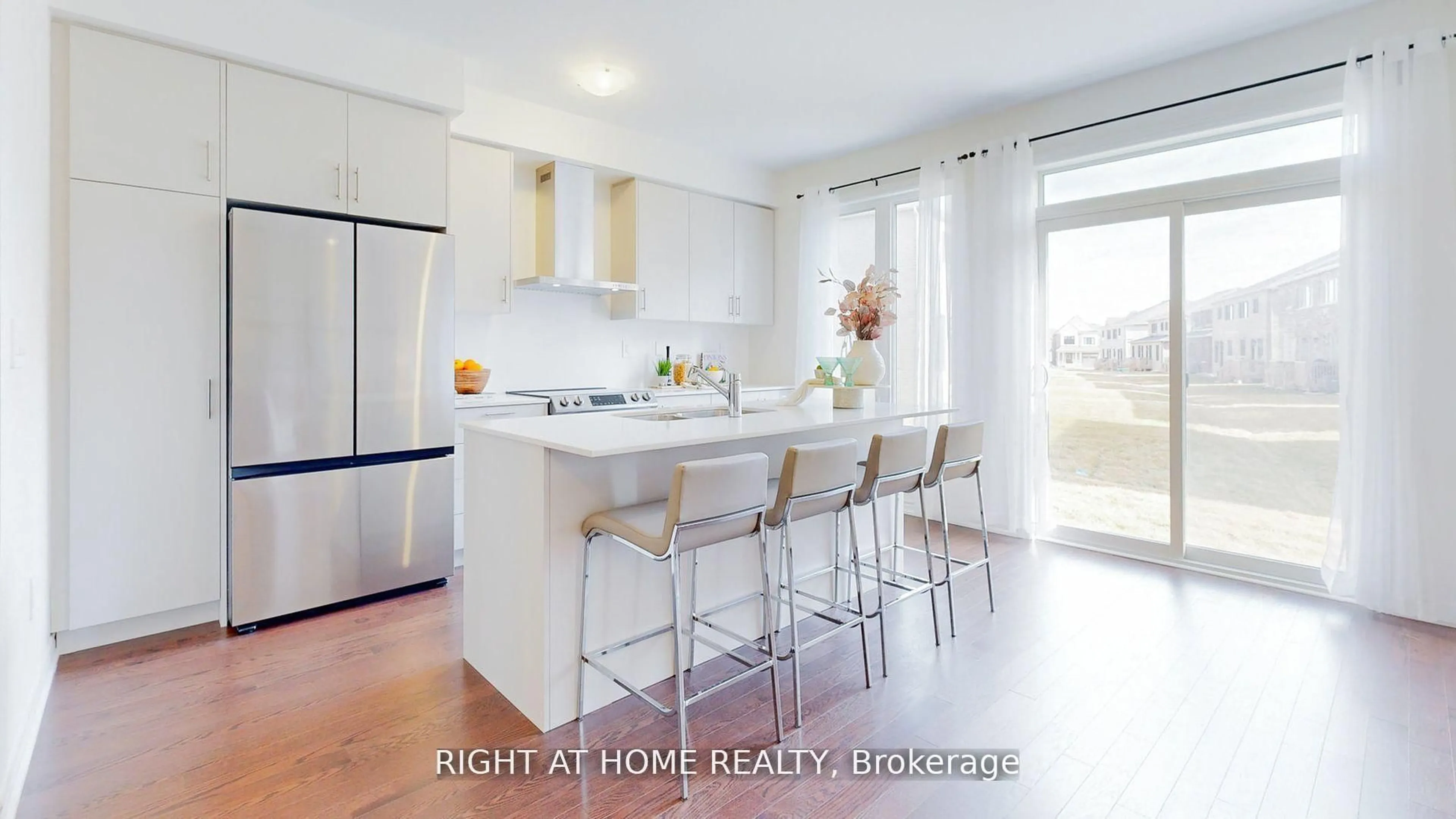 Open concept kitchen, wood/laminate floor for 1462 Kitchen Crt, Milton Ontario L9E 1Y8