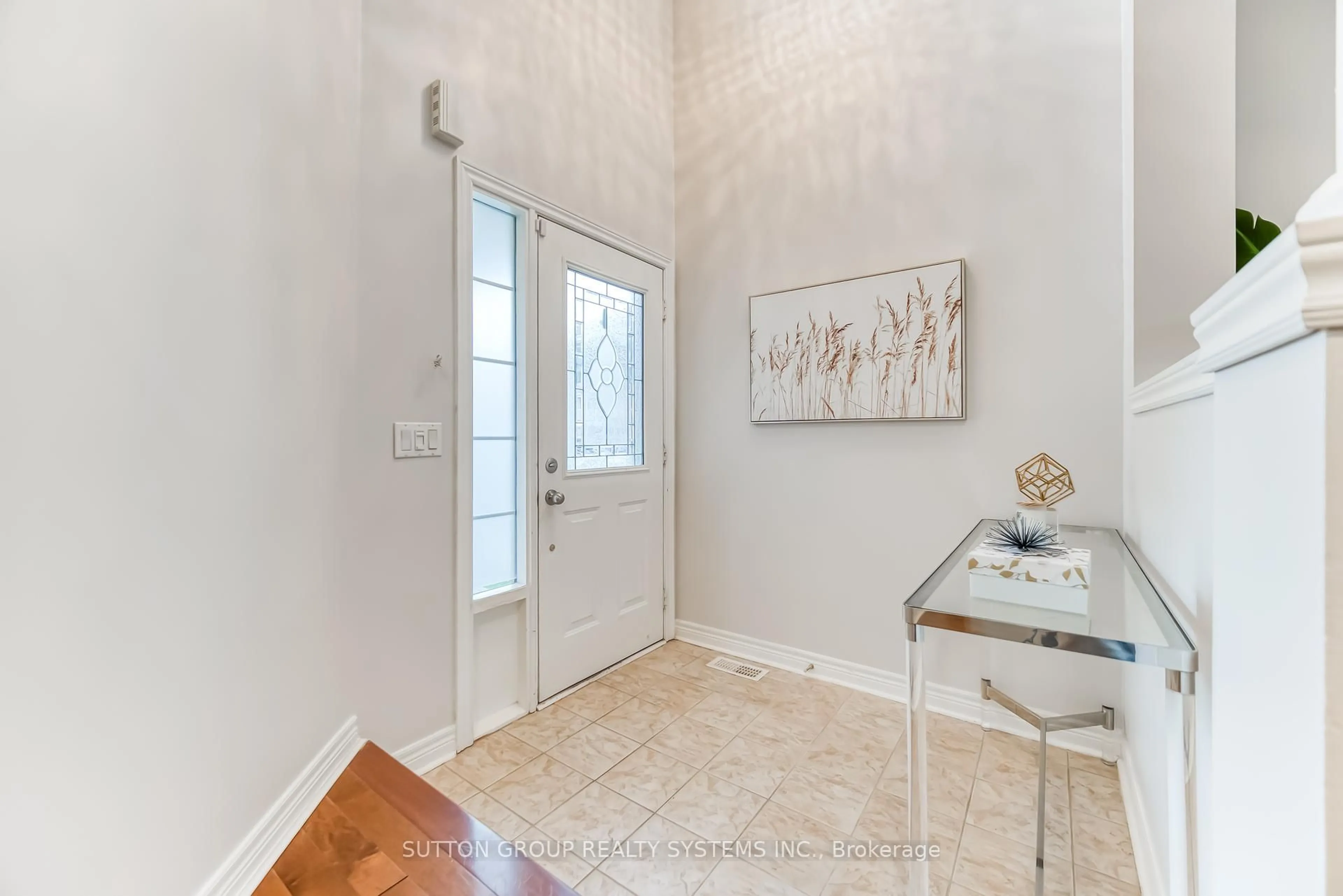 Indoor entryway for 3806 Quiet Creek Dr, Mississauga Ontario L5M 8A9