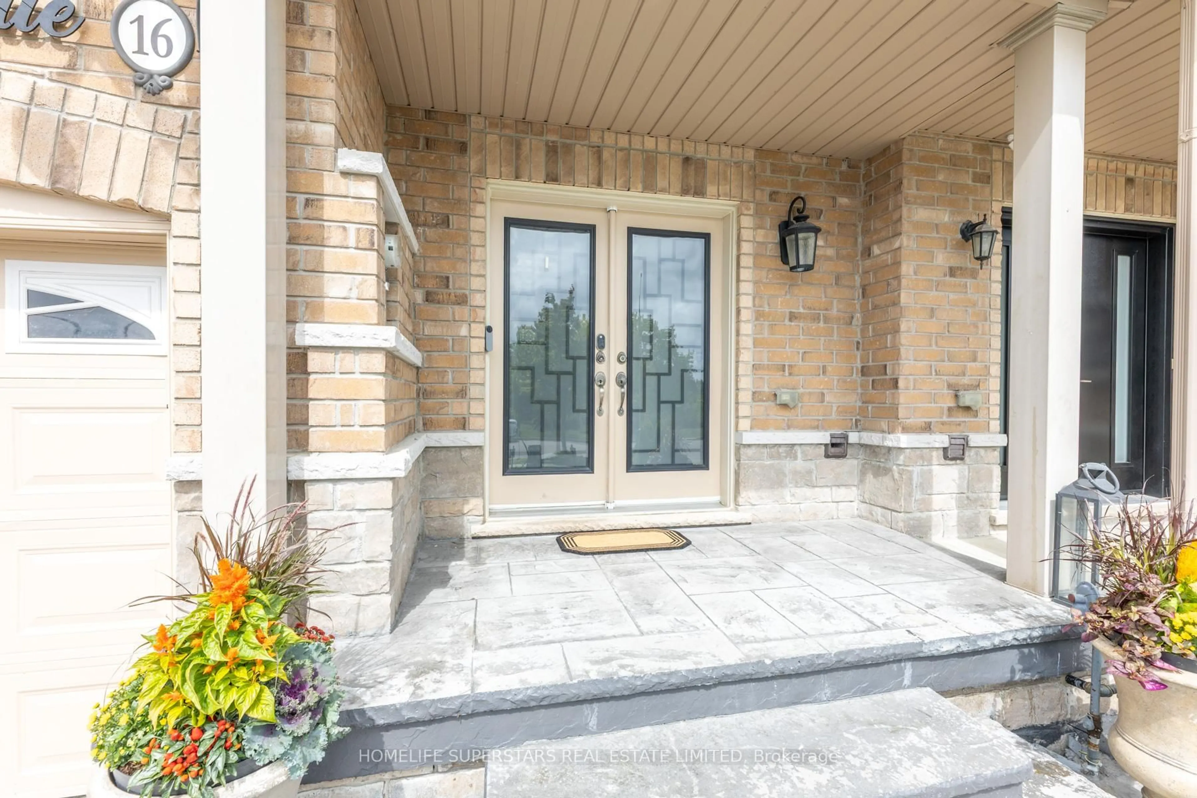 Indoor entryway for 16 Brussels Ave, Brampton Ontario L6Z 0A5
