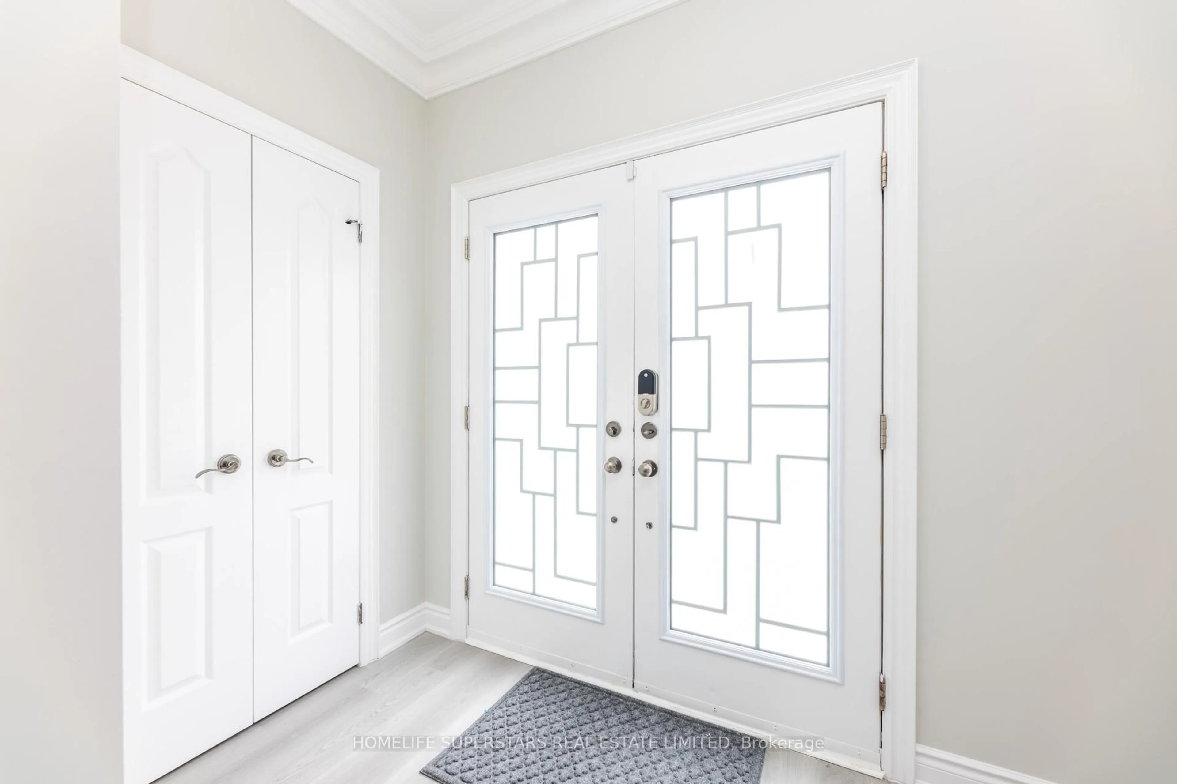 Indoor entryway for 16 Brussels Ave, Brampton Ontario L6Z 0A5