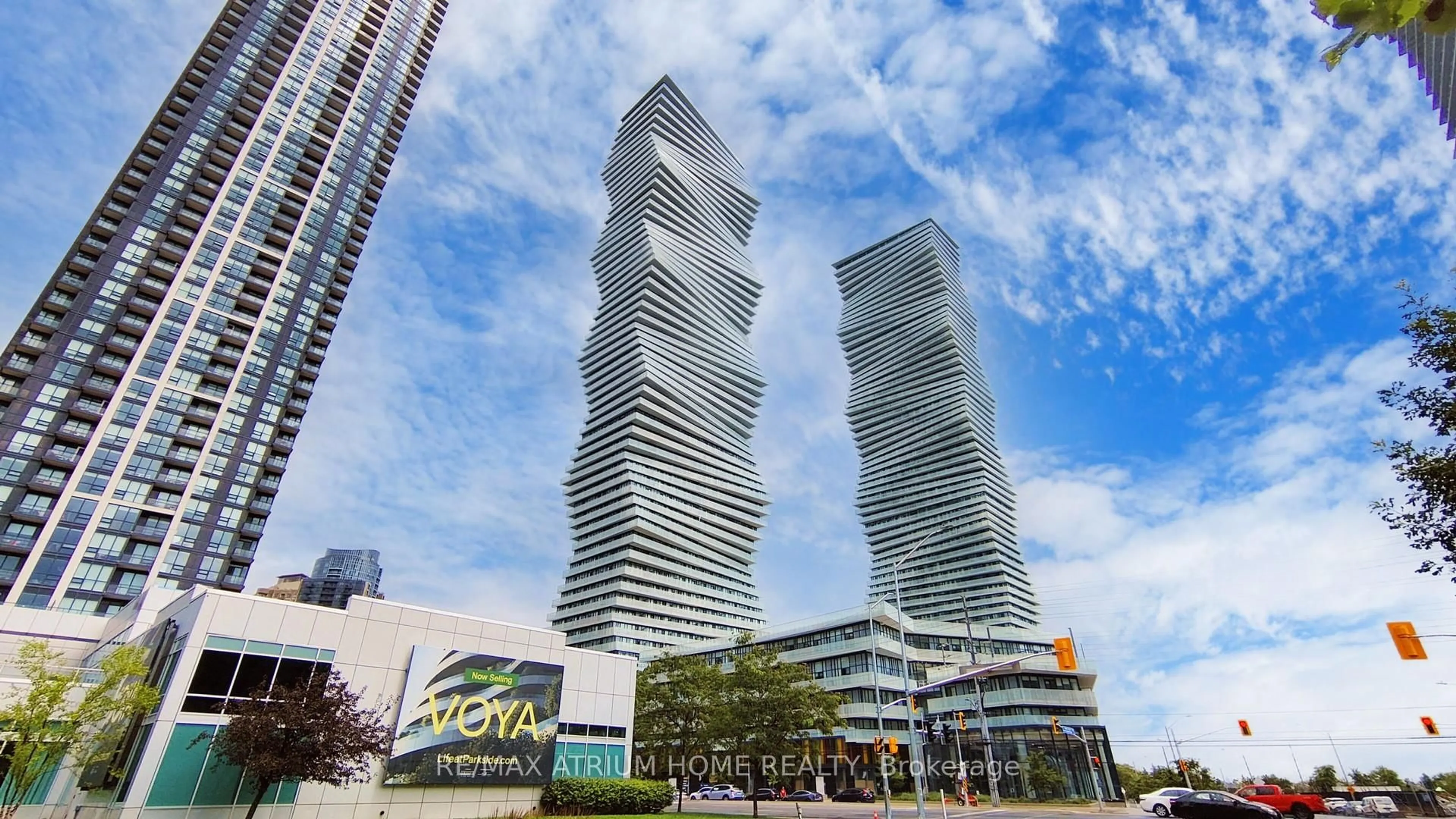 Indoor foyer for 3900 Confederation Pkwy #2503, Mississauga Ontario L5B 0M3
