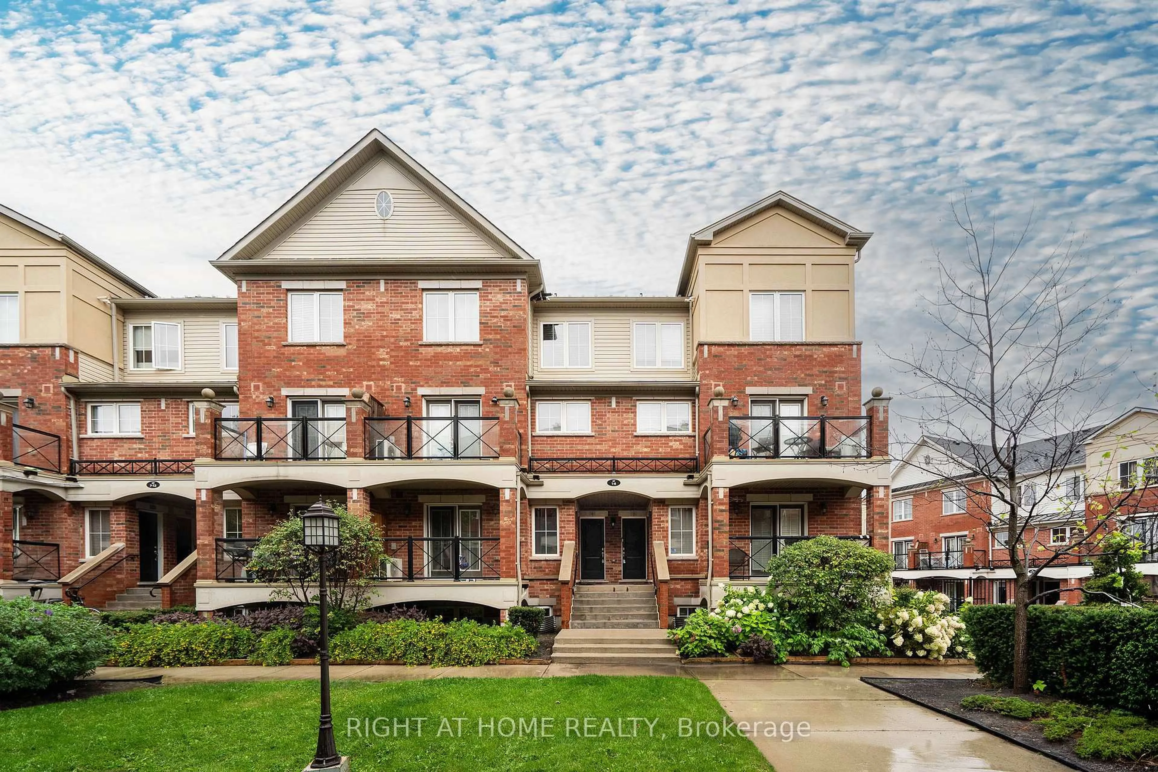 Home with brick exterior material, street for 47 Hays Blvd #3, Oakville Ontario L6H 0J1