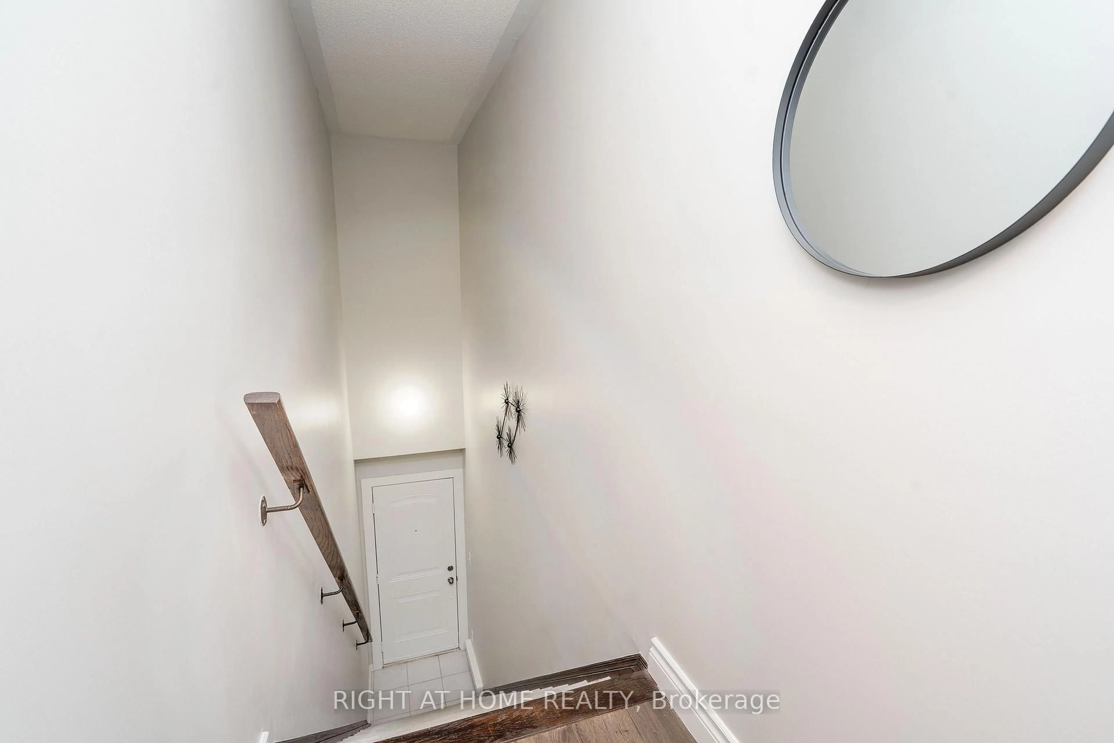 A pic of a room for 47 Hays Blvd #3, Oakville Ontario L6H 0J1