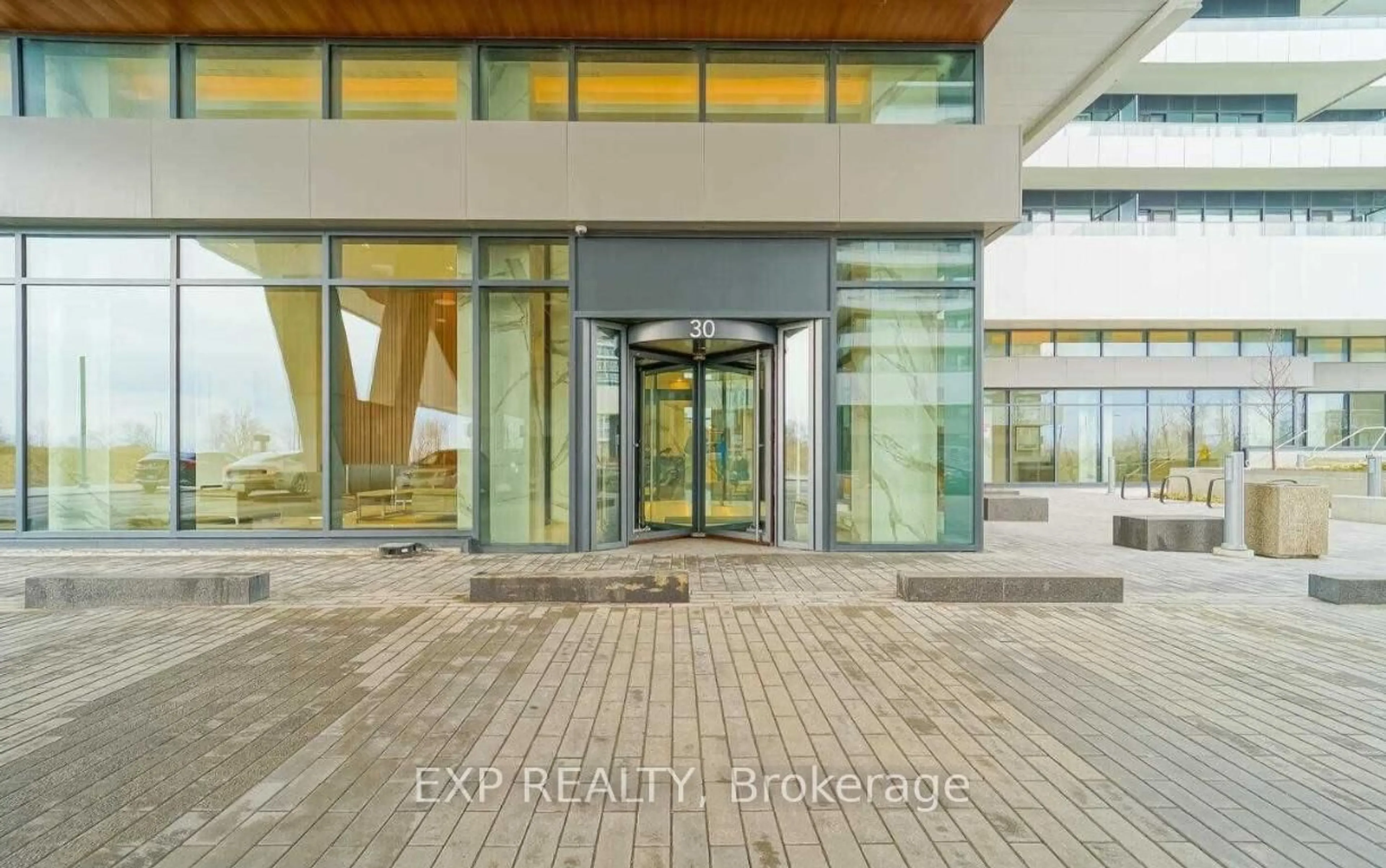 Indoor foyer for 30 Shore Breeze Dr #1514, Toronto Ontario M8V 0J1