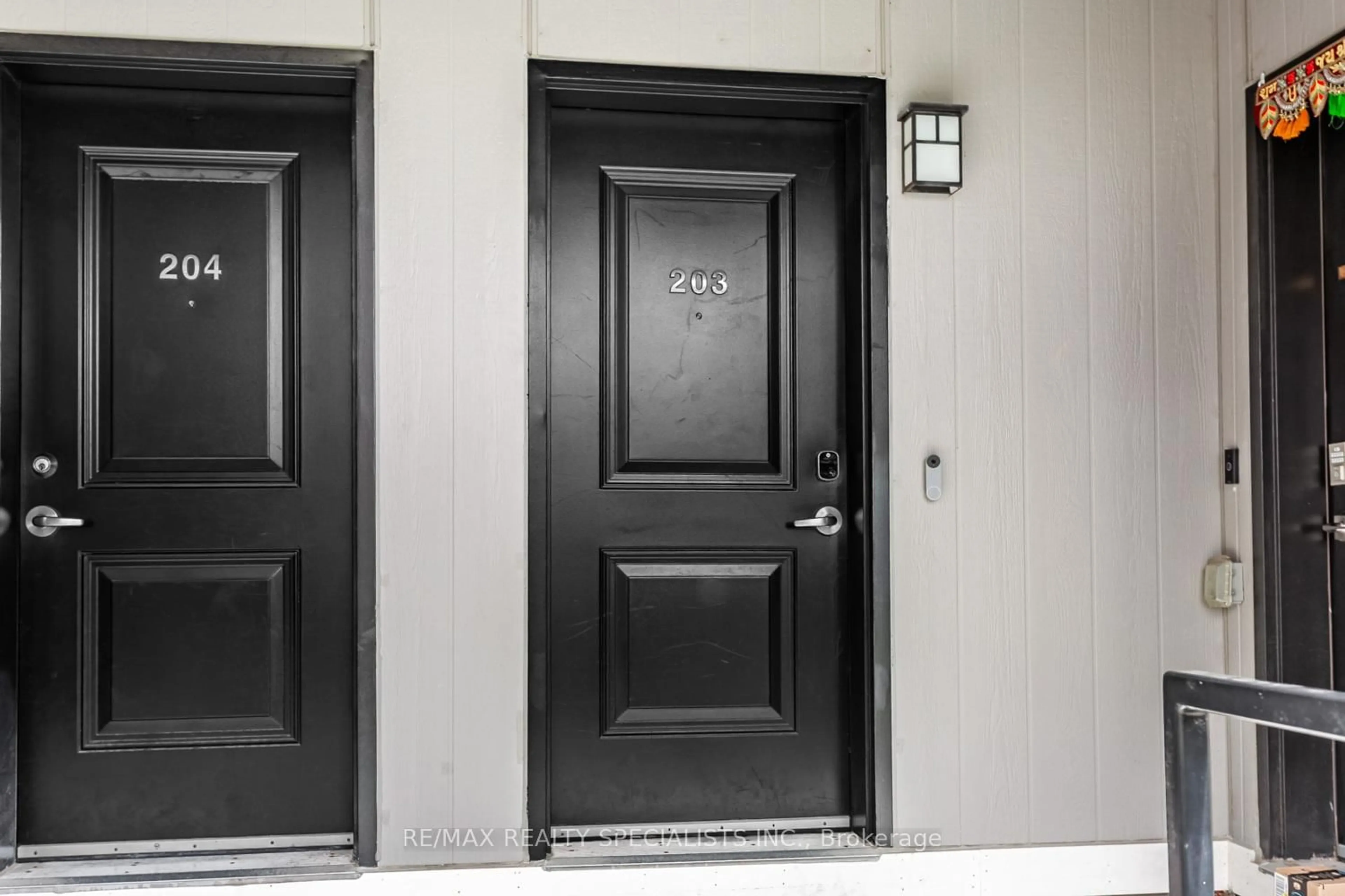 Indoor entryway for 1210 Main St #203, Milton Ontario L9T 9K8