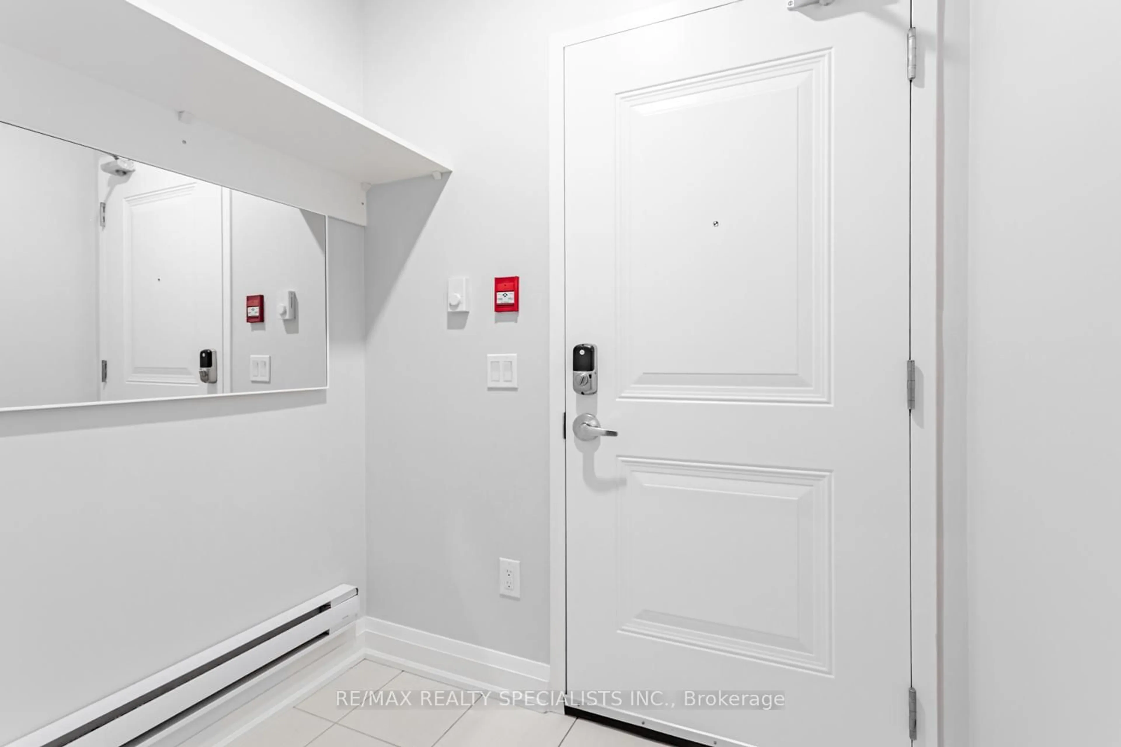 Indoor entryway for 1210 Main St #203, Milton Ontario L9T 9K8