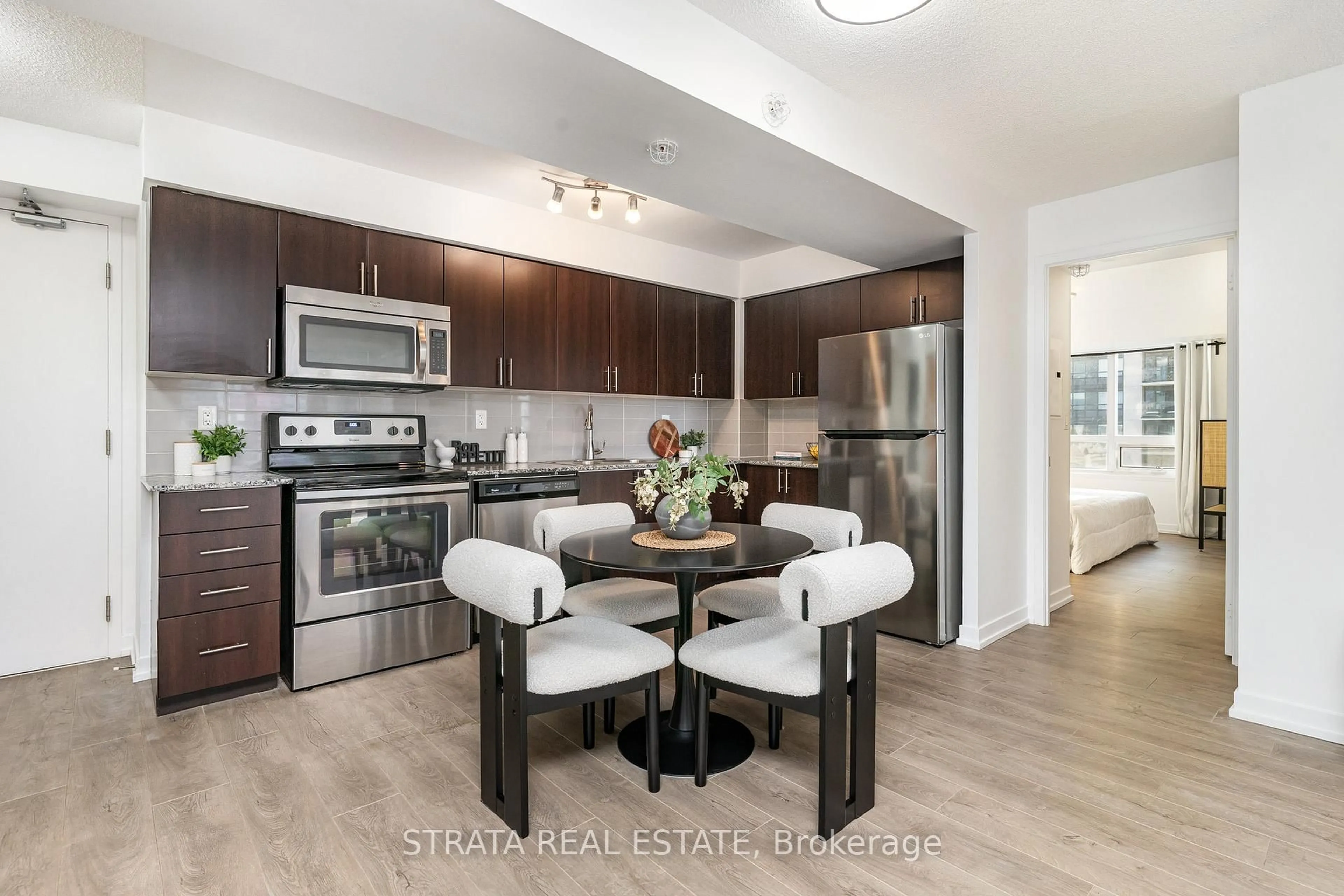 Open concept kitchen, wood/laminate floor for 1410 Dupont St #1609, Toronto Ontario M6H 2B1