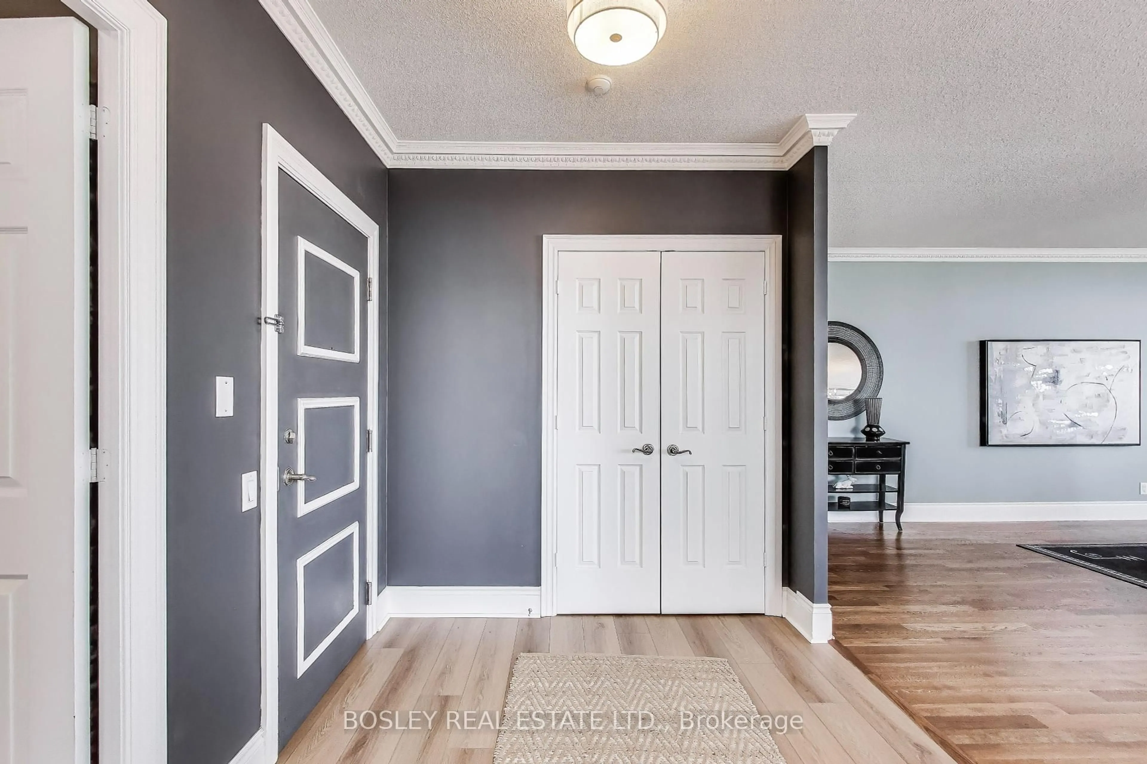 Indoor entryway for 5229 Dundas St #PH08, Toronto Ontario M6B 6L9