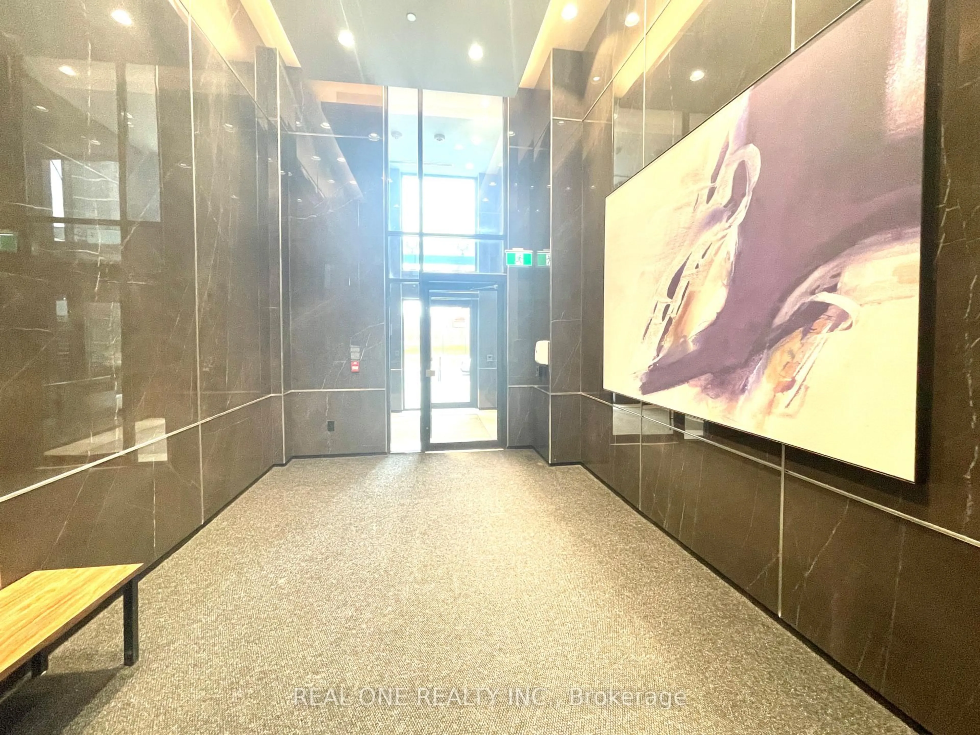 Indoor foyer for 5 Mabelle Ave #733, Toronto Ontario M9A 0C8