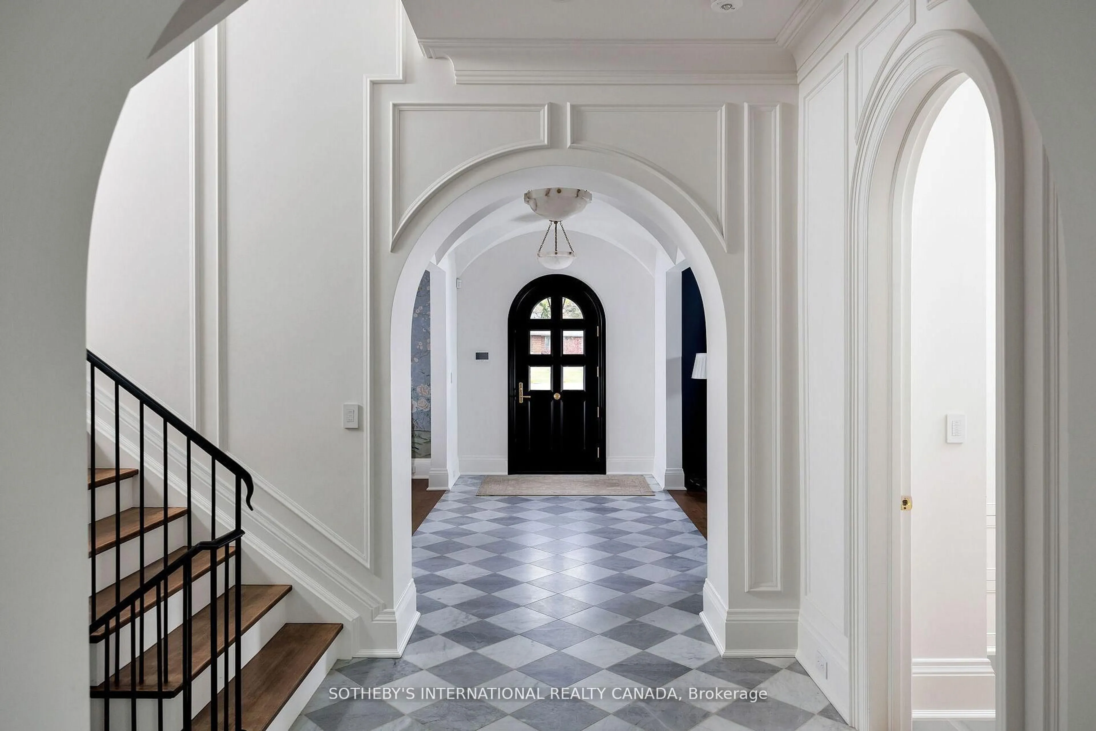 Indoor foyer for 153 Perry Cres, Toronto Ontario M9A 1K8