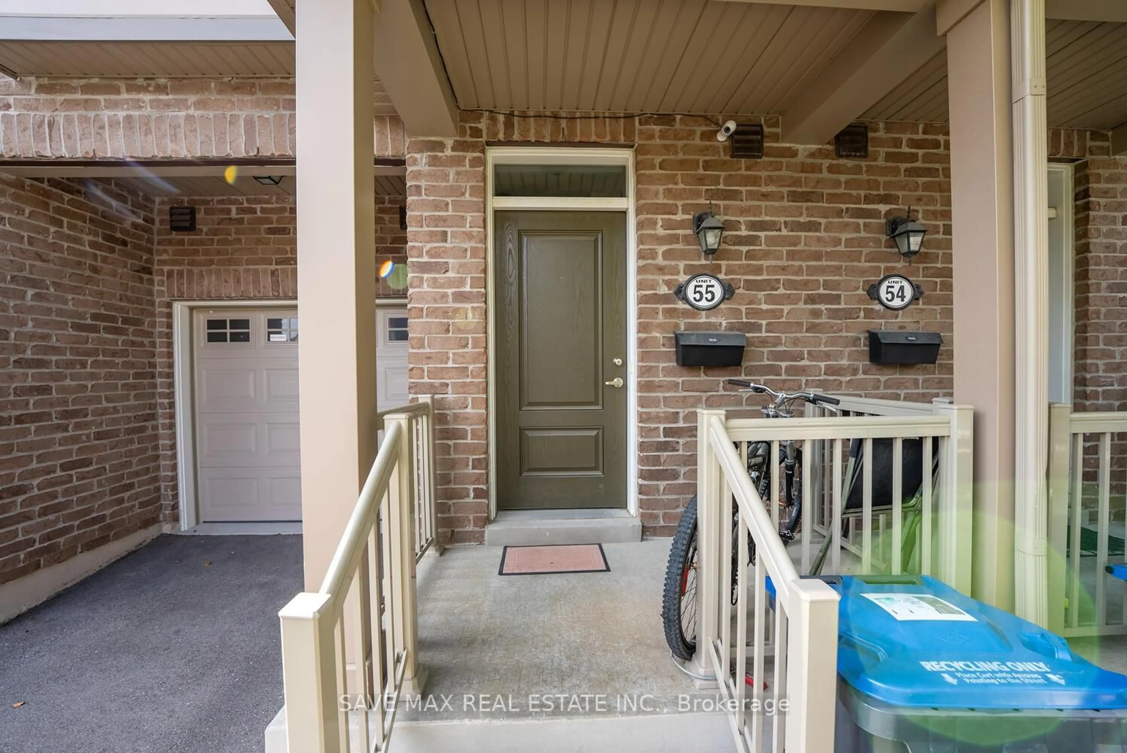 Indoor entryway for 50 Edinburgh Dr #55, Brampton Ontario L6Y 1N9