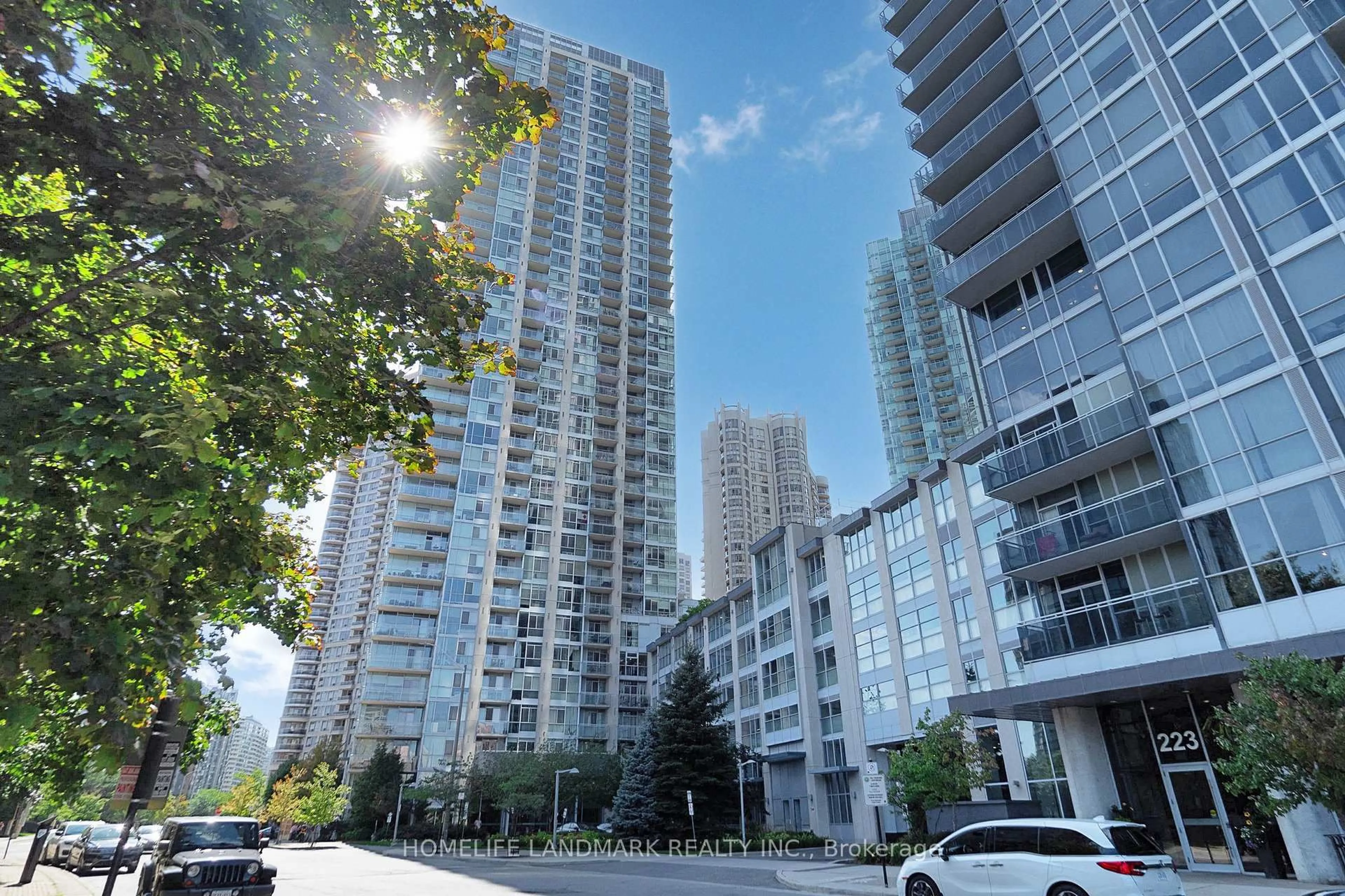 Patio, city buildings view from balcony for 225 Webb Dr #3208, Mississauga Ontario L5B 4P2