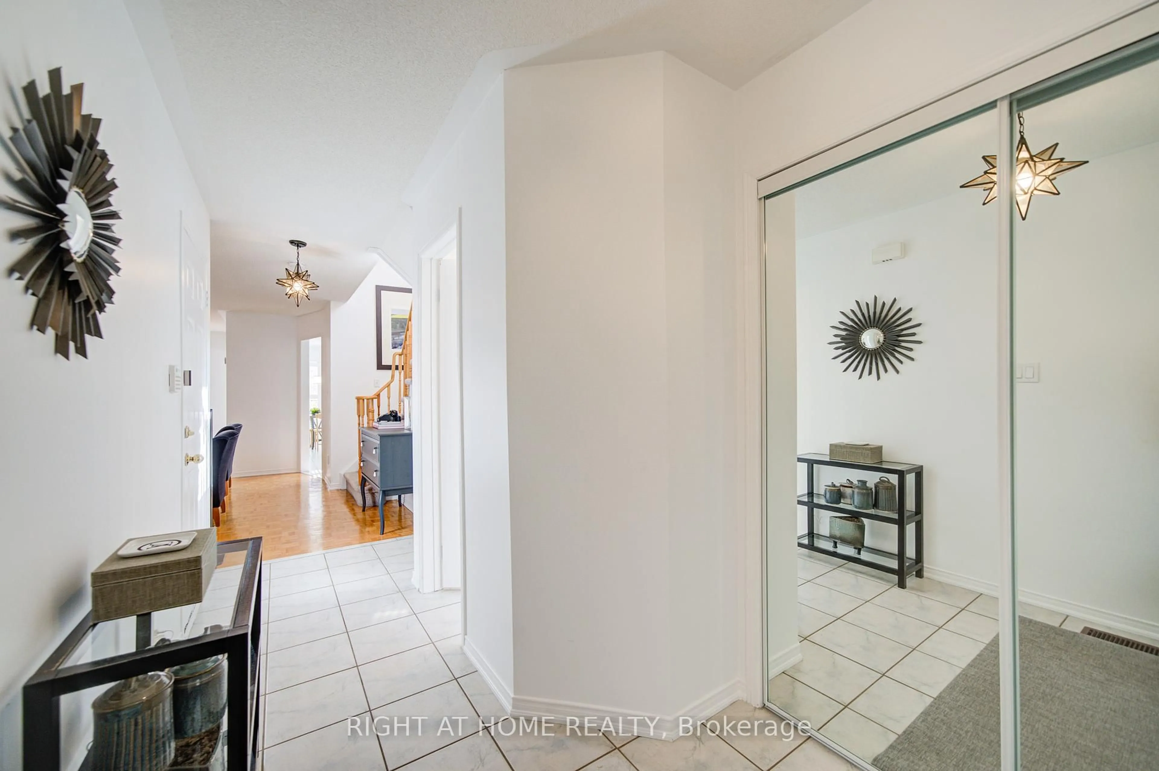 Indoor entryway for 19 Purdy Cres, Toronto Ontario M9N 3X8