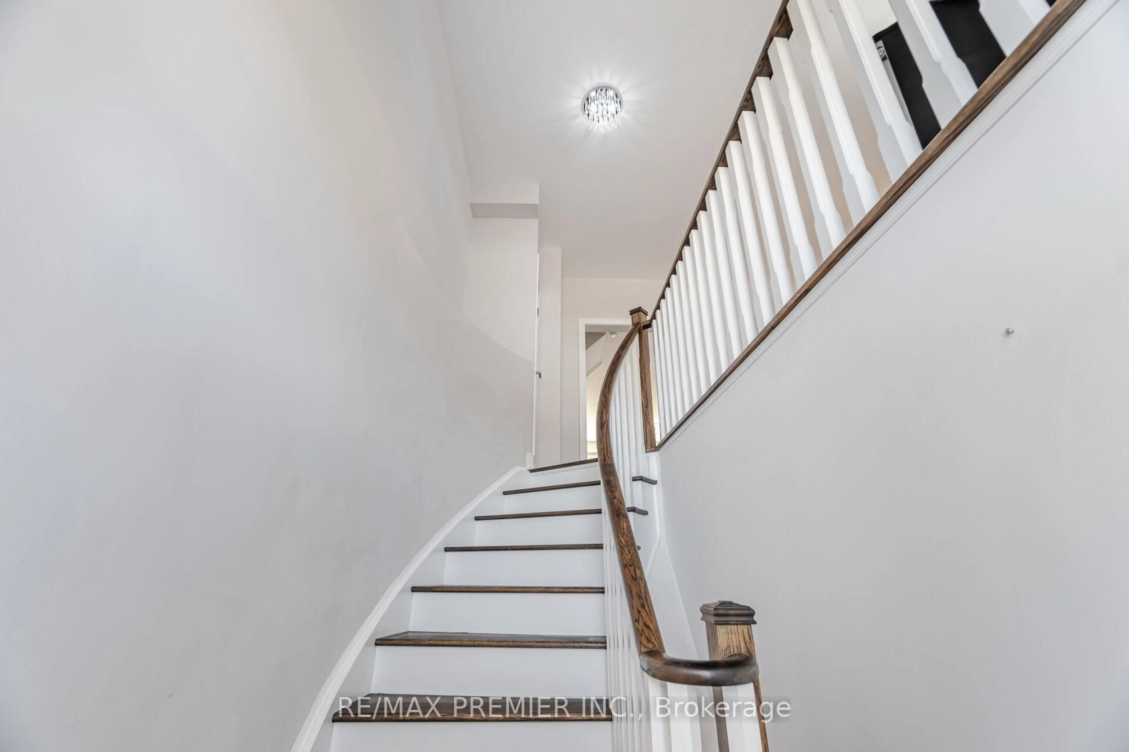 Stairs for 1204 Beachcomber Rd, Mississauga Ontario L5G 0B5