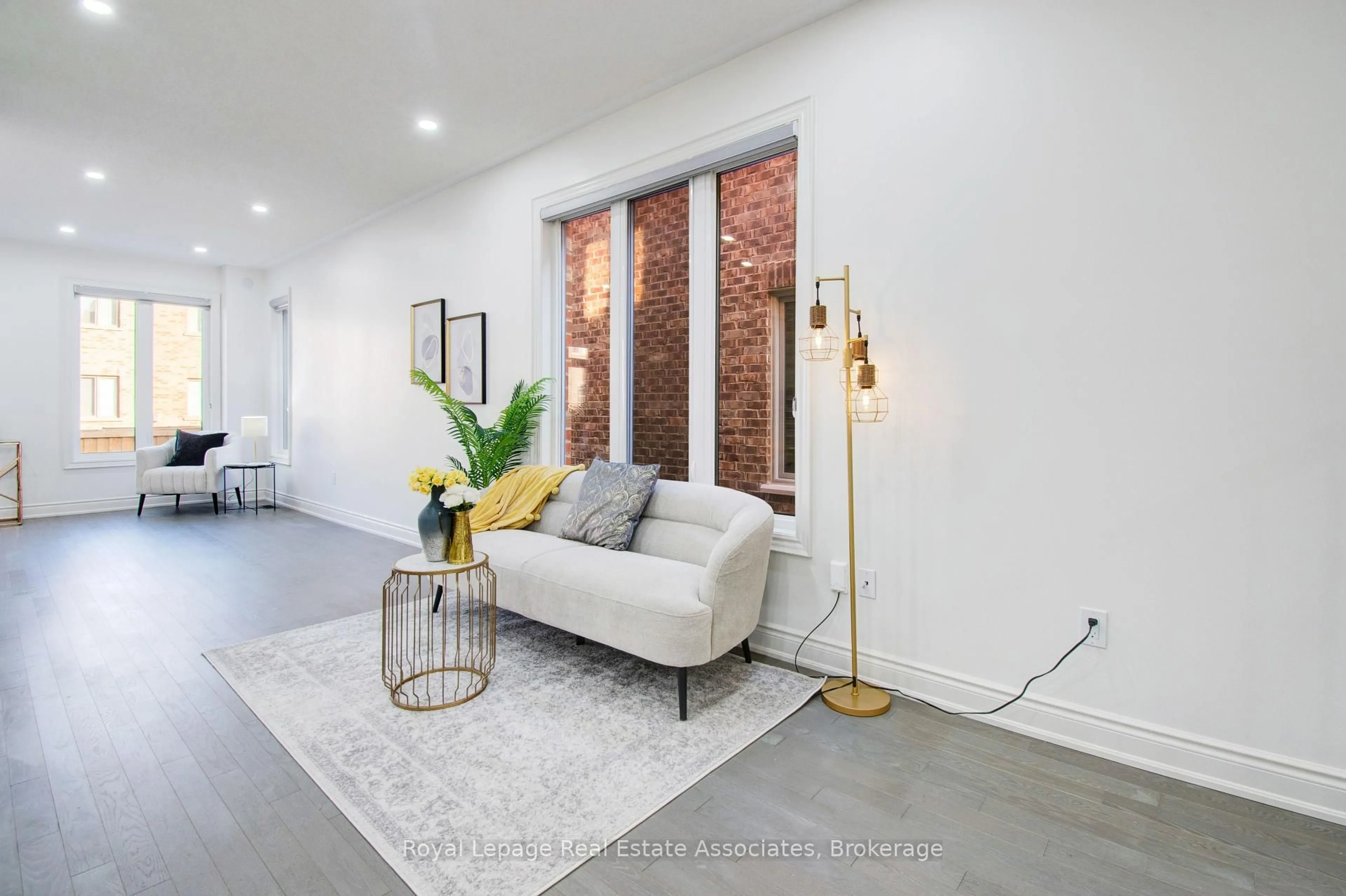 Indoor entryway for 27 Quinton Rdge, Brampton Ontario L6Y 6J4